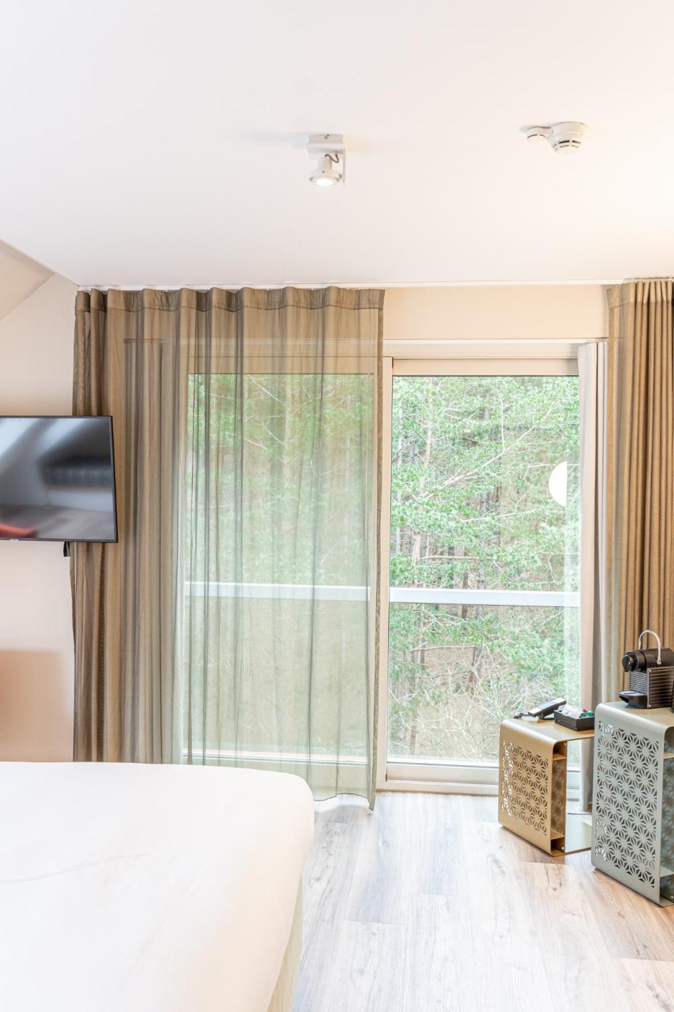 Deluxe Double Room with Balcony - Photo 1