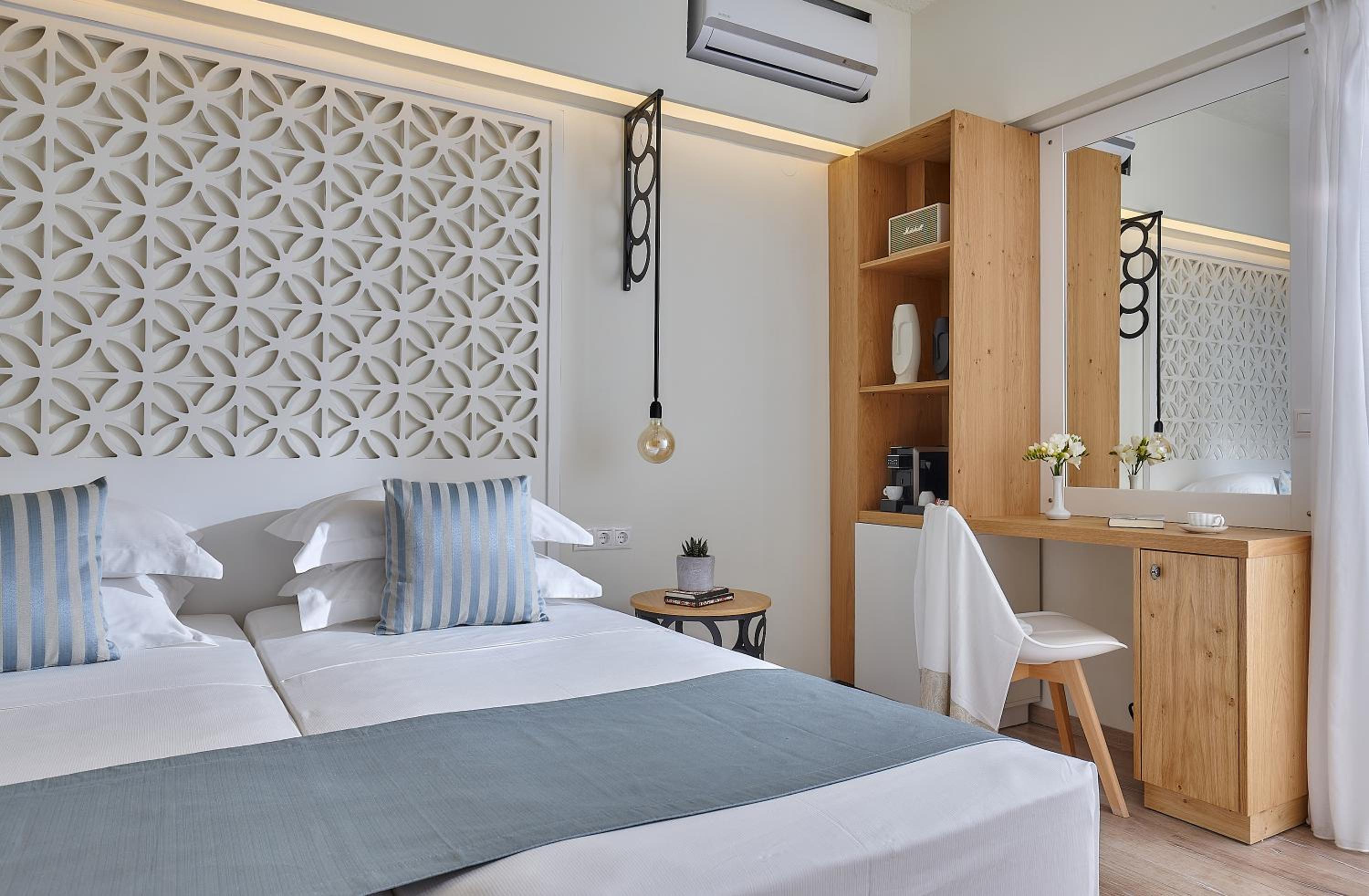 Superior Double Room with Pool View photo 2