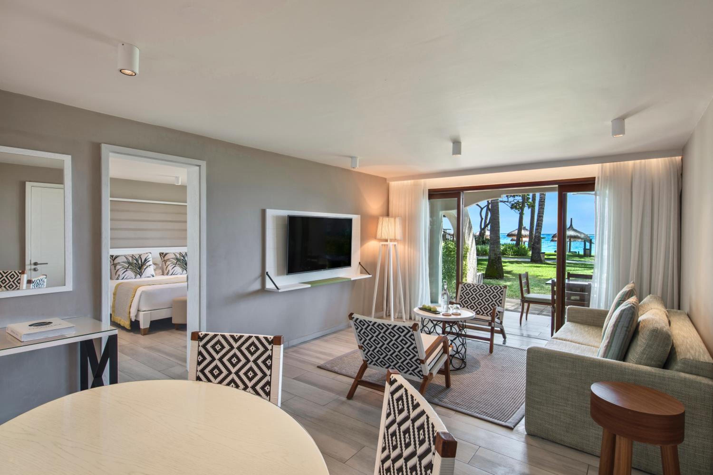 Deluxe Suite with Sea View - Photo 1