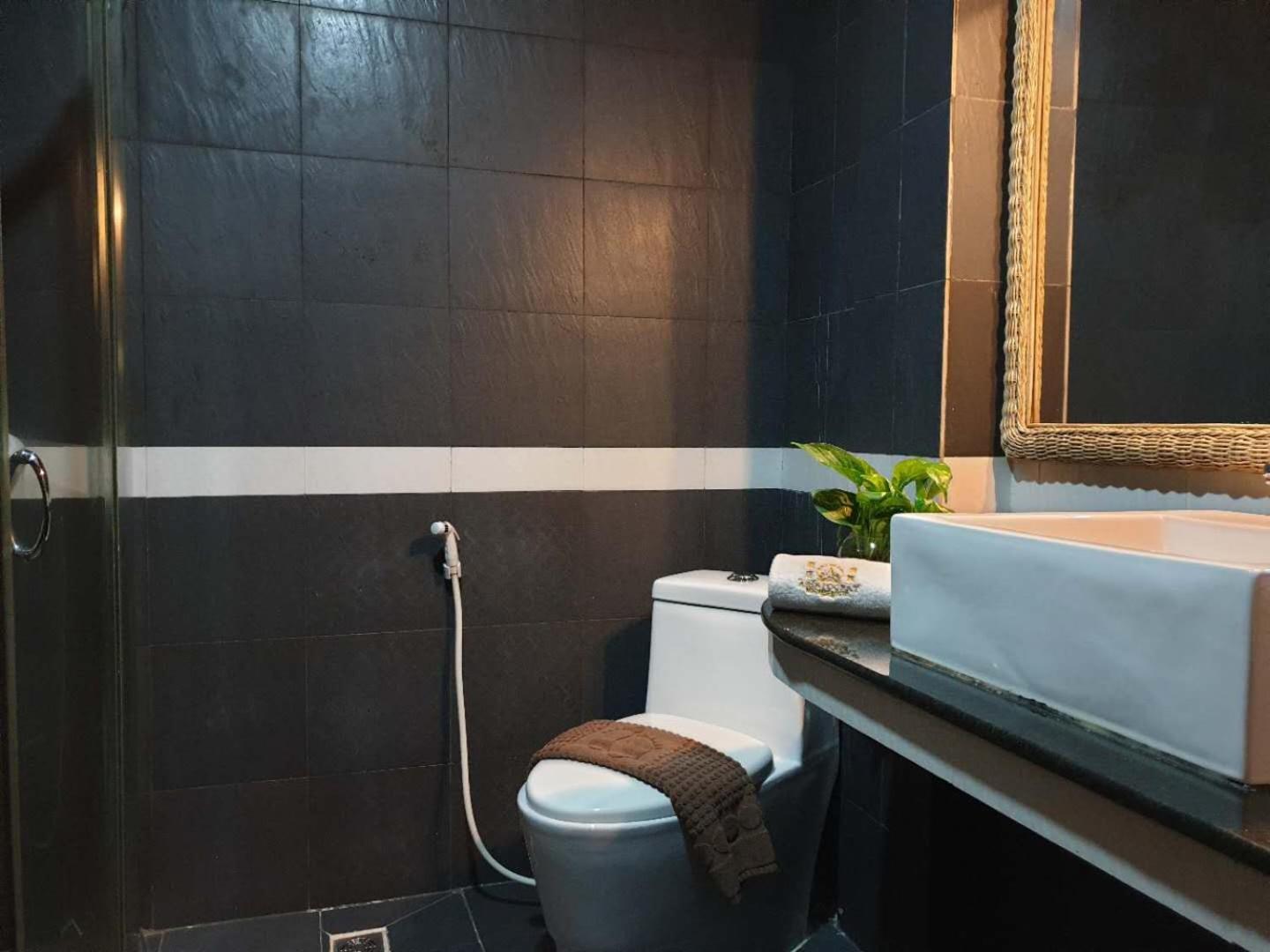 Deluxe Twin Room - Photo 12