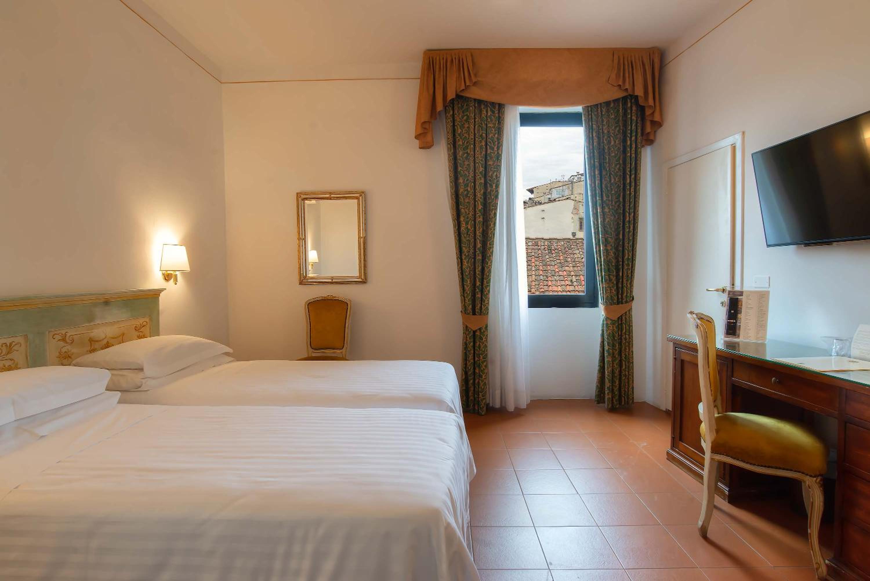Relax in comfort with breathtaking city views!
