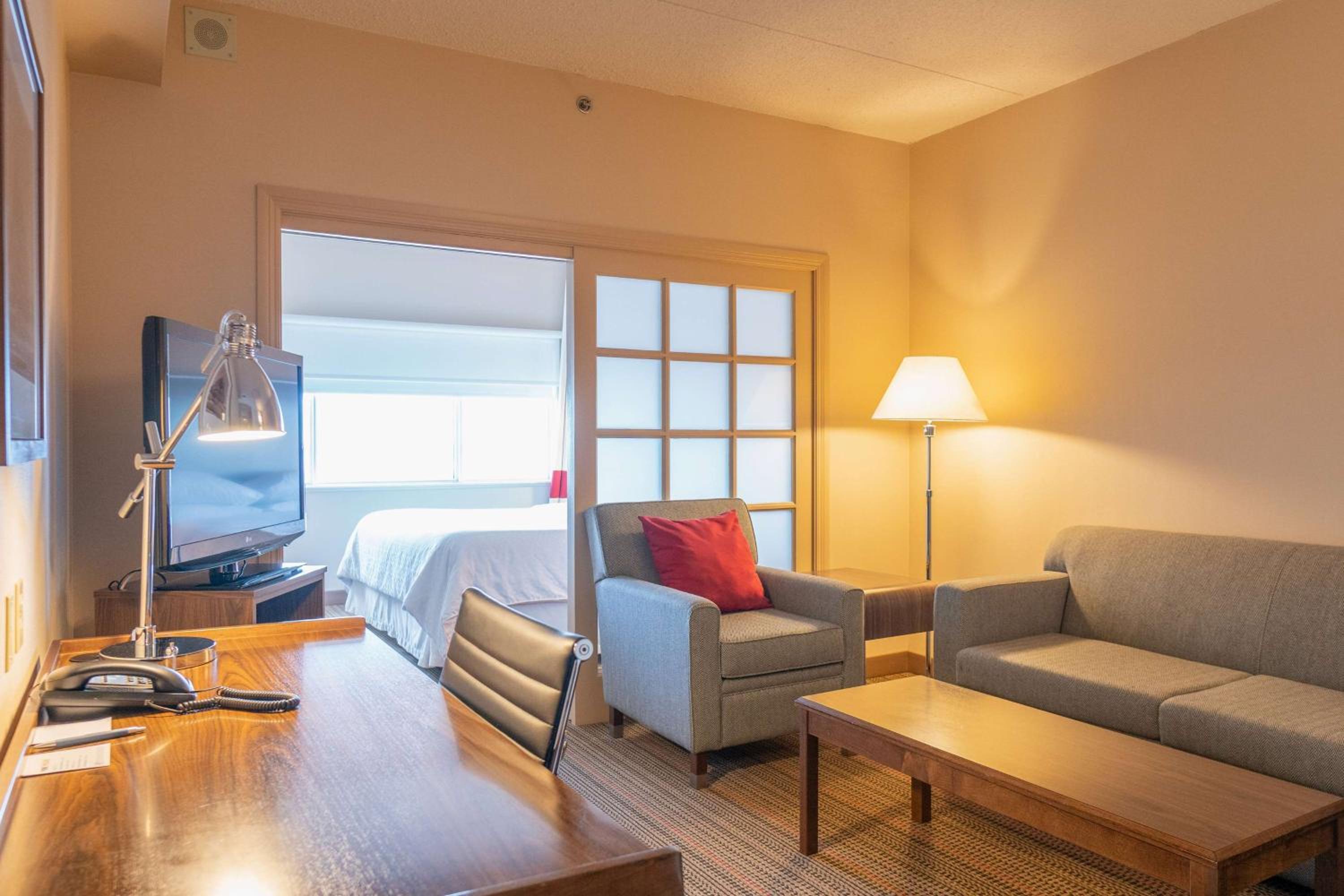 King Suite - Non-Smoking - Photo 1