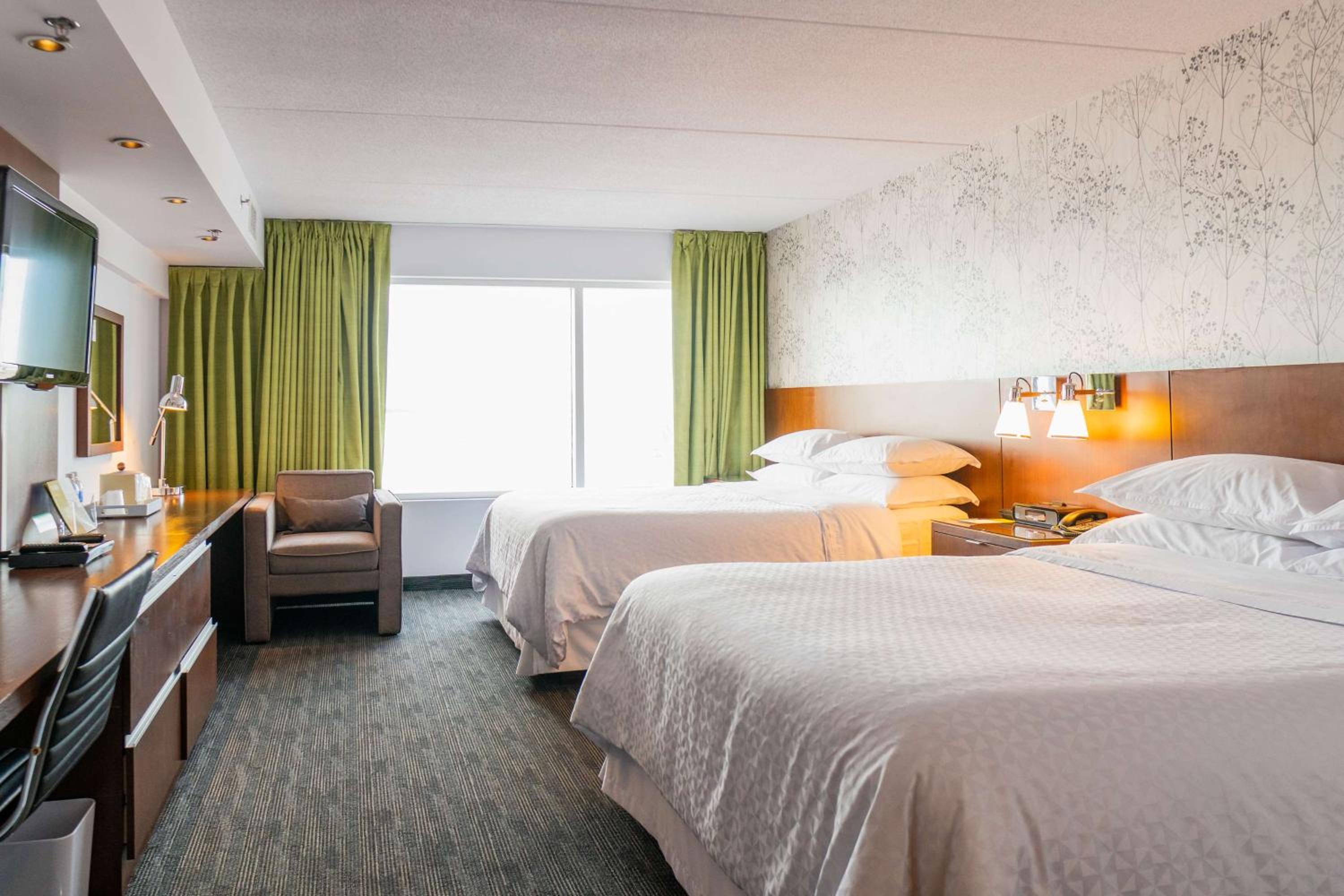 Deluxe Queen Room with Two Queen Beds - Non-Smoking - Photo 1