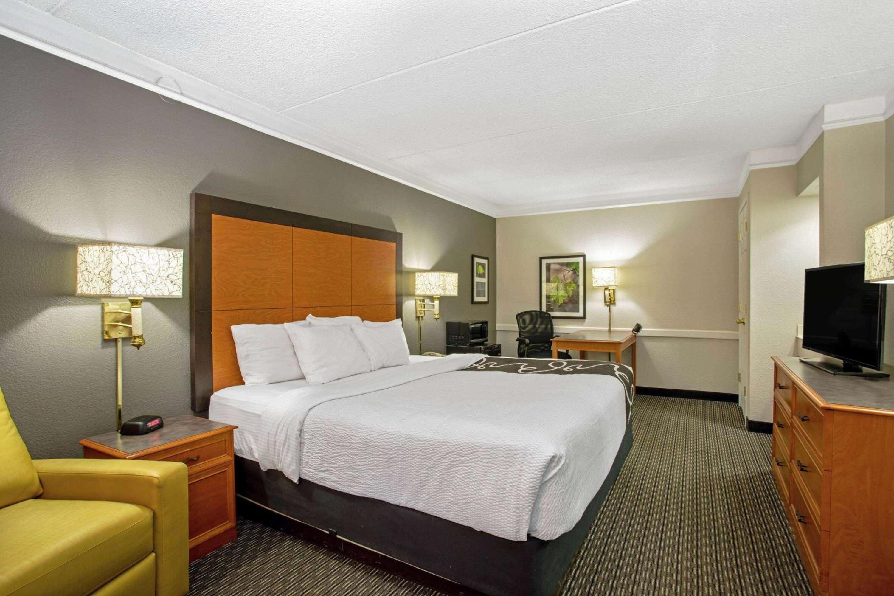 Deluxe King Room - Photo 4