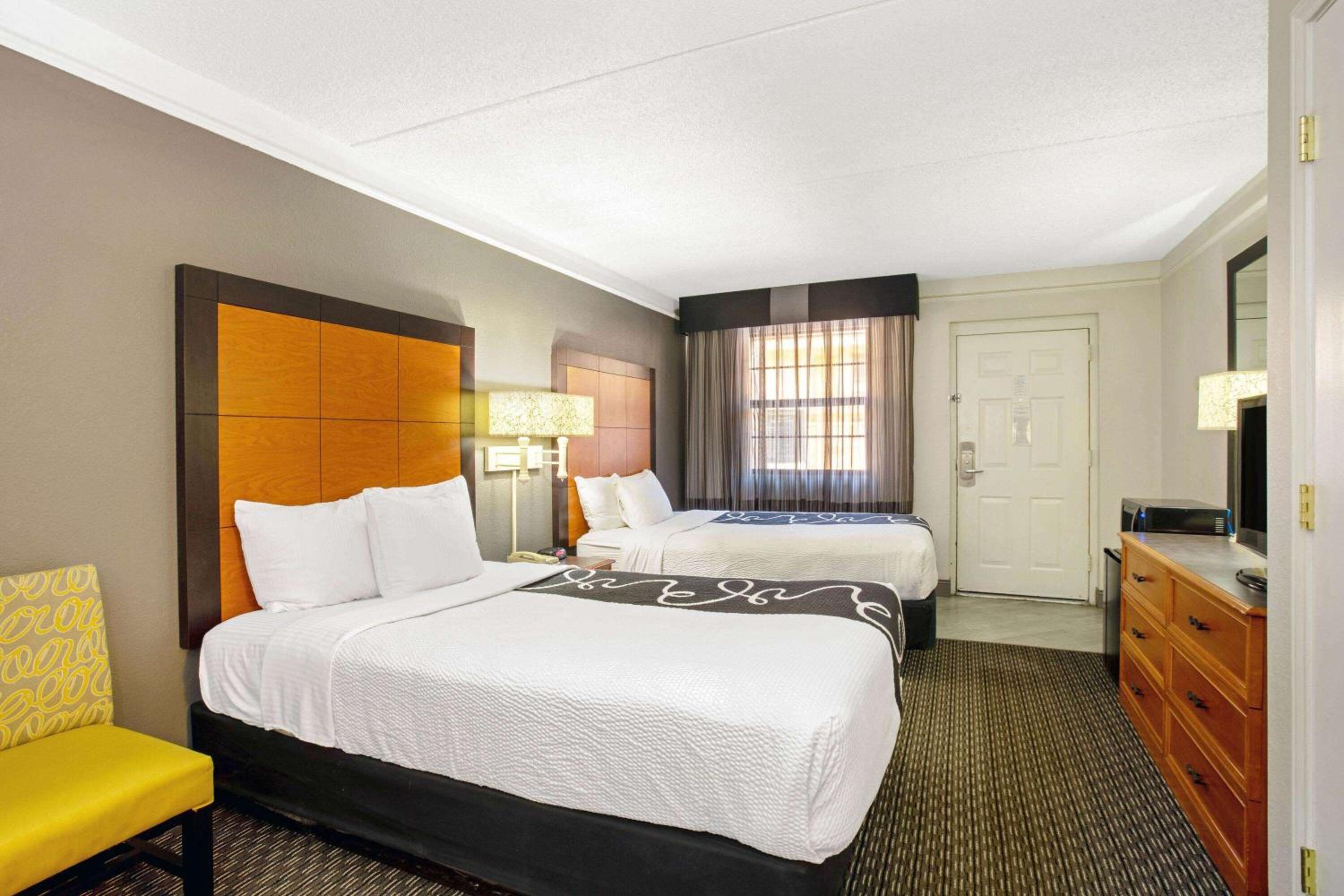 Deluxe Double Room with Two Double Beds - Non-Smoking - Photo 2