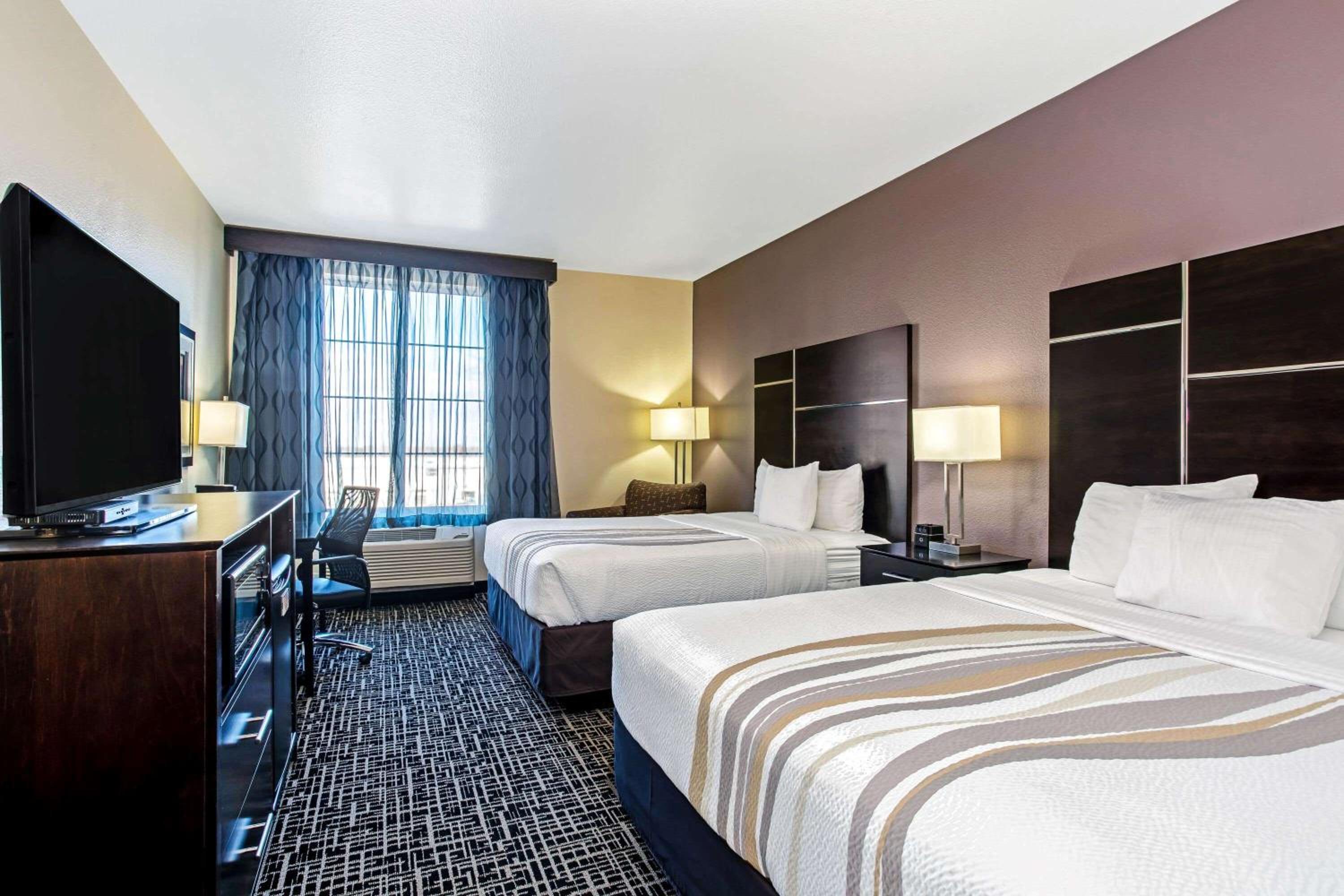 Deluxe Queen Room with Two Queen Beds - Non-Smoking - Photo 1