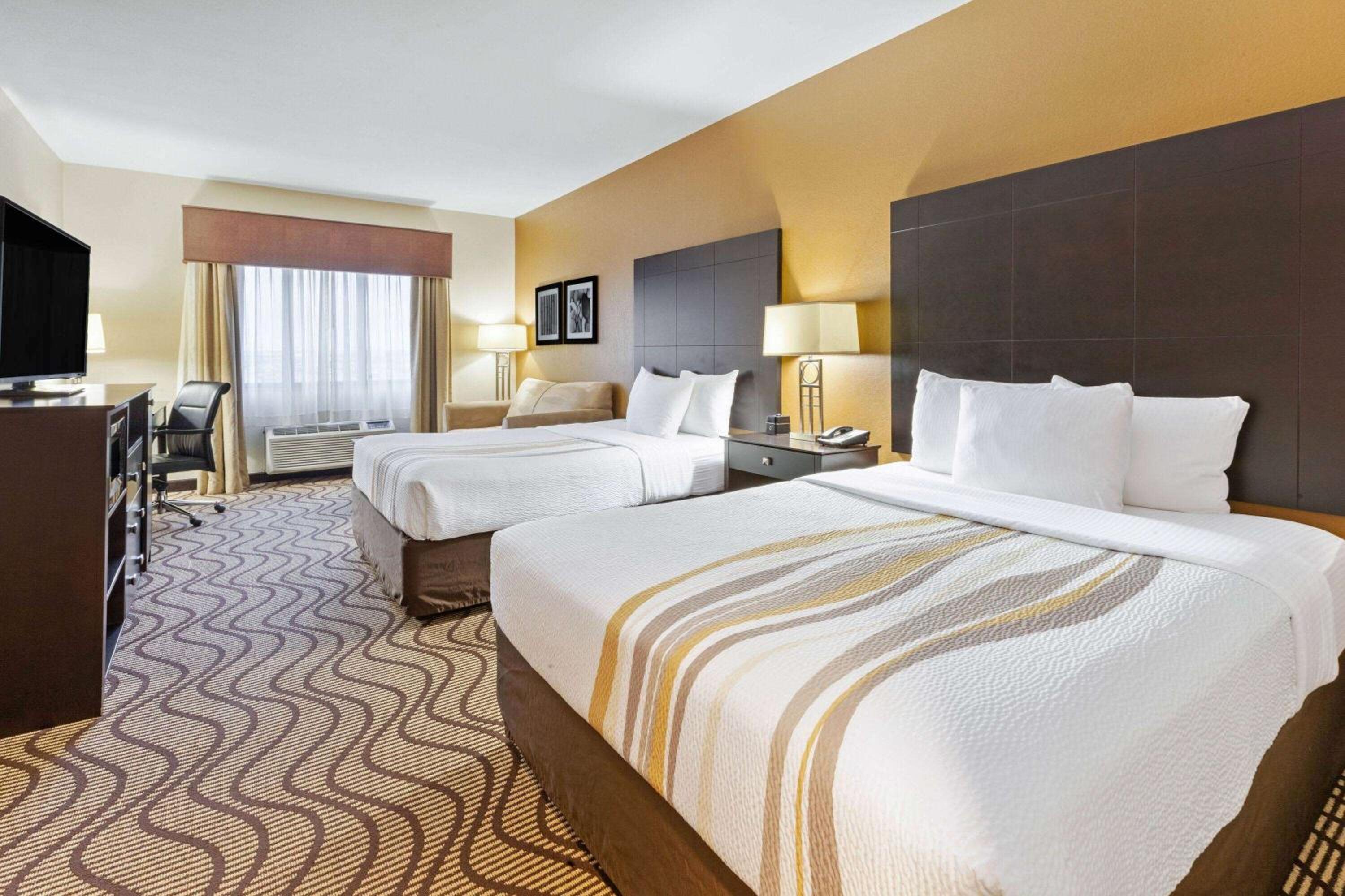 Executive Queen Room with Two Queen Beds - Photo 1