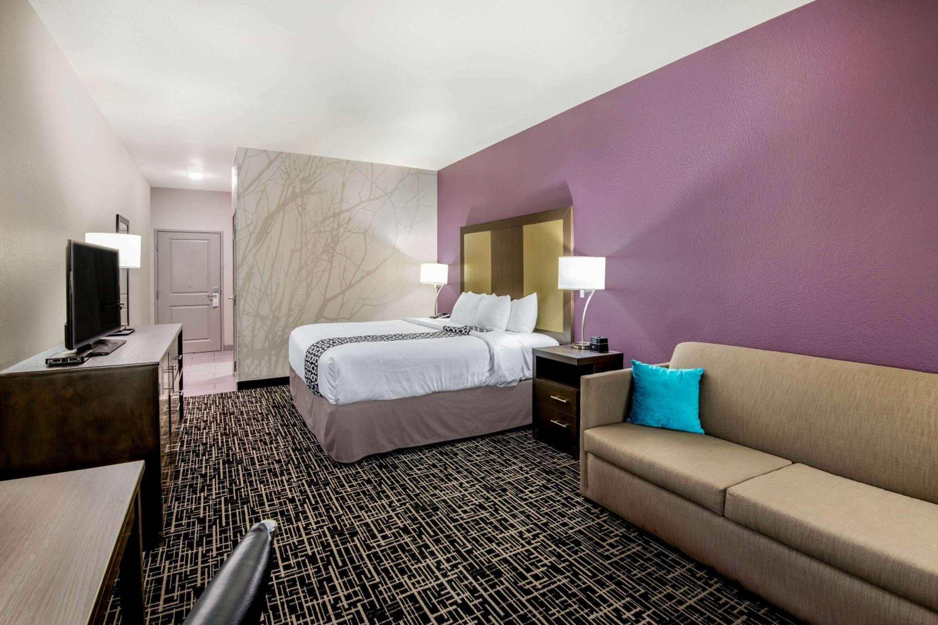 Deluxe King Room - Mobility Access/Non-Smoking photo 3