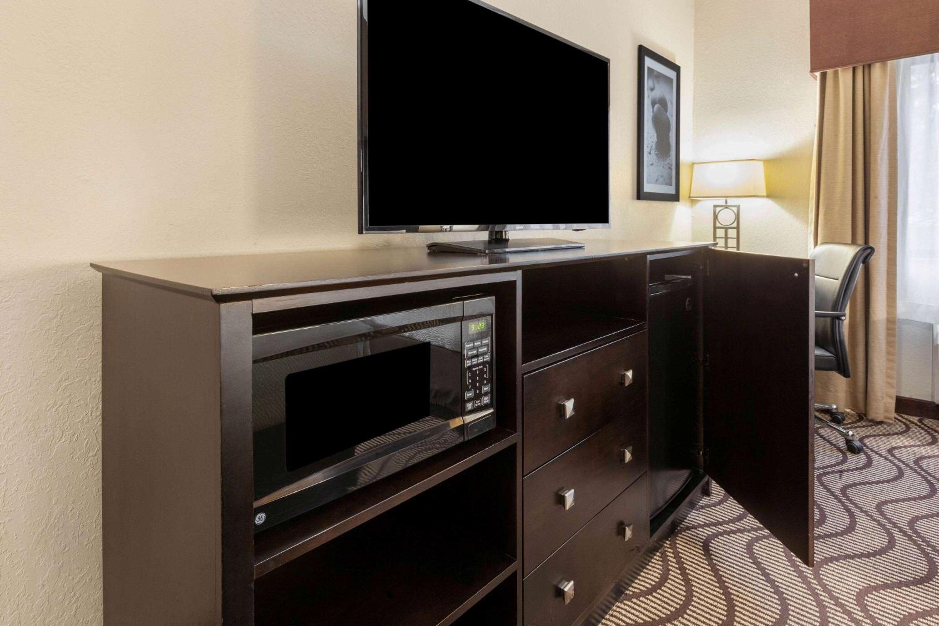 Accessible Queen Room with Two Queen Beds - Photo 1