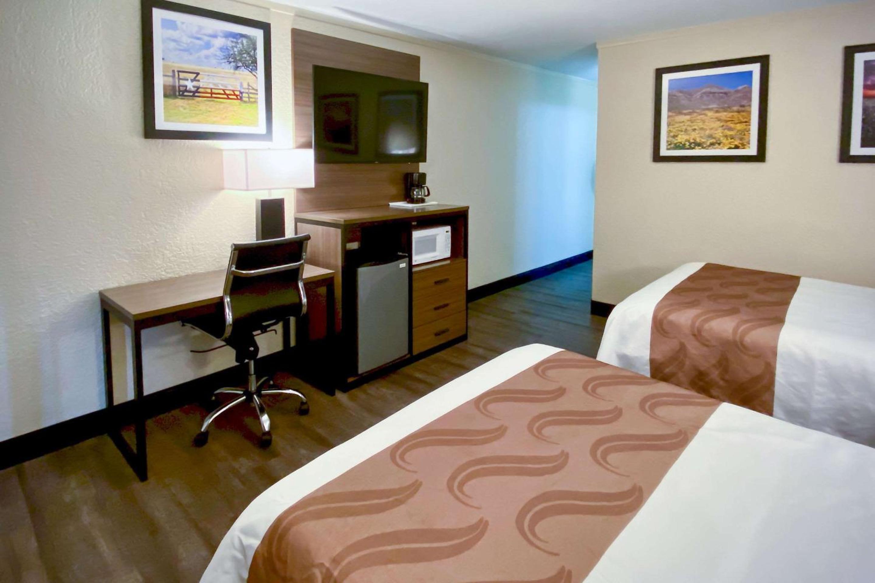Standard Double Room with Two Double Beds - Non-Smoking - Photo 2