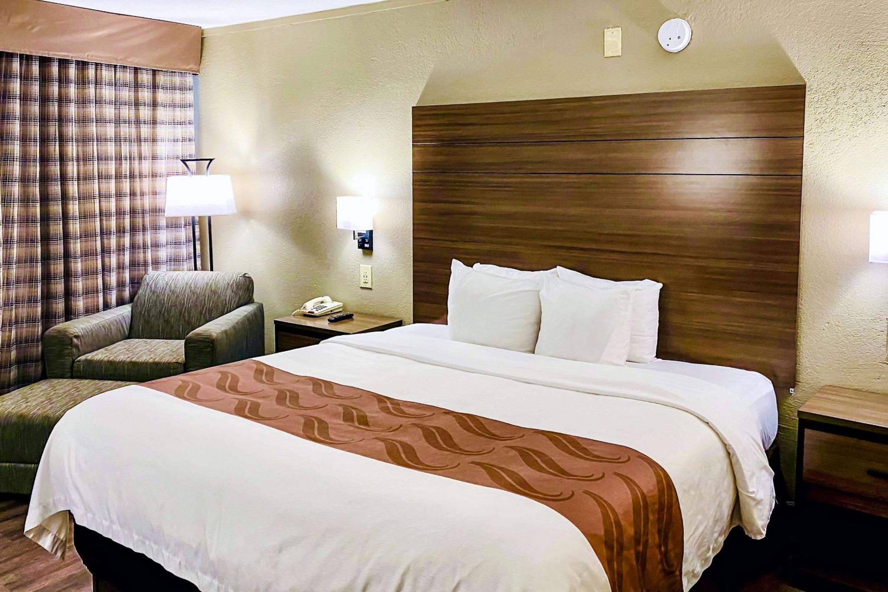 King Room - Non-Smoking - Photo 1