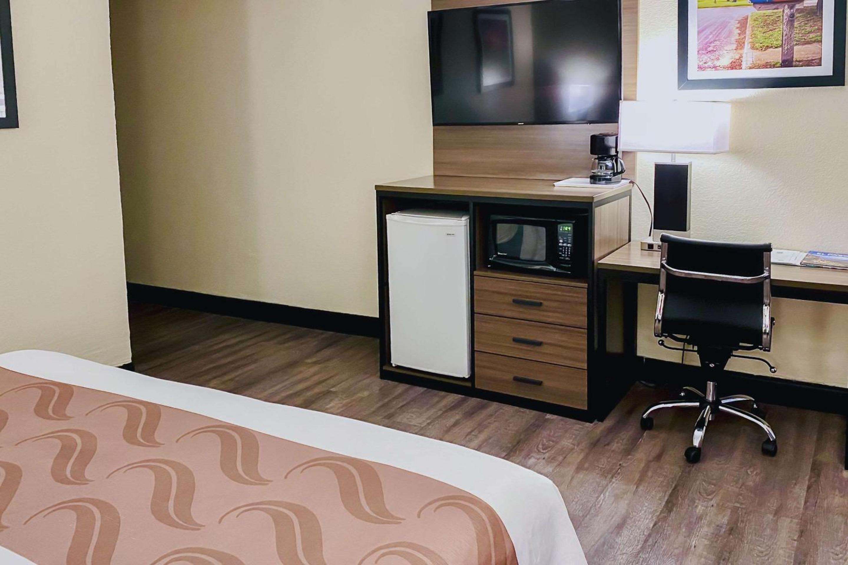 King Room - Non-Smoking - Photo 2