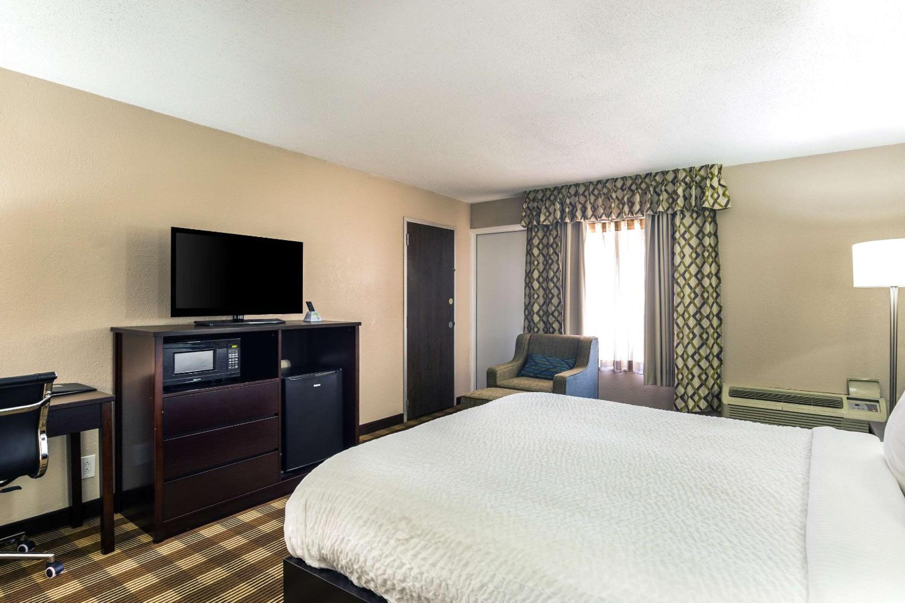 Deluxe Family Room - Photo 4