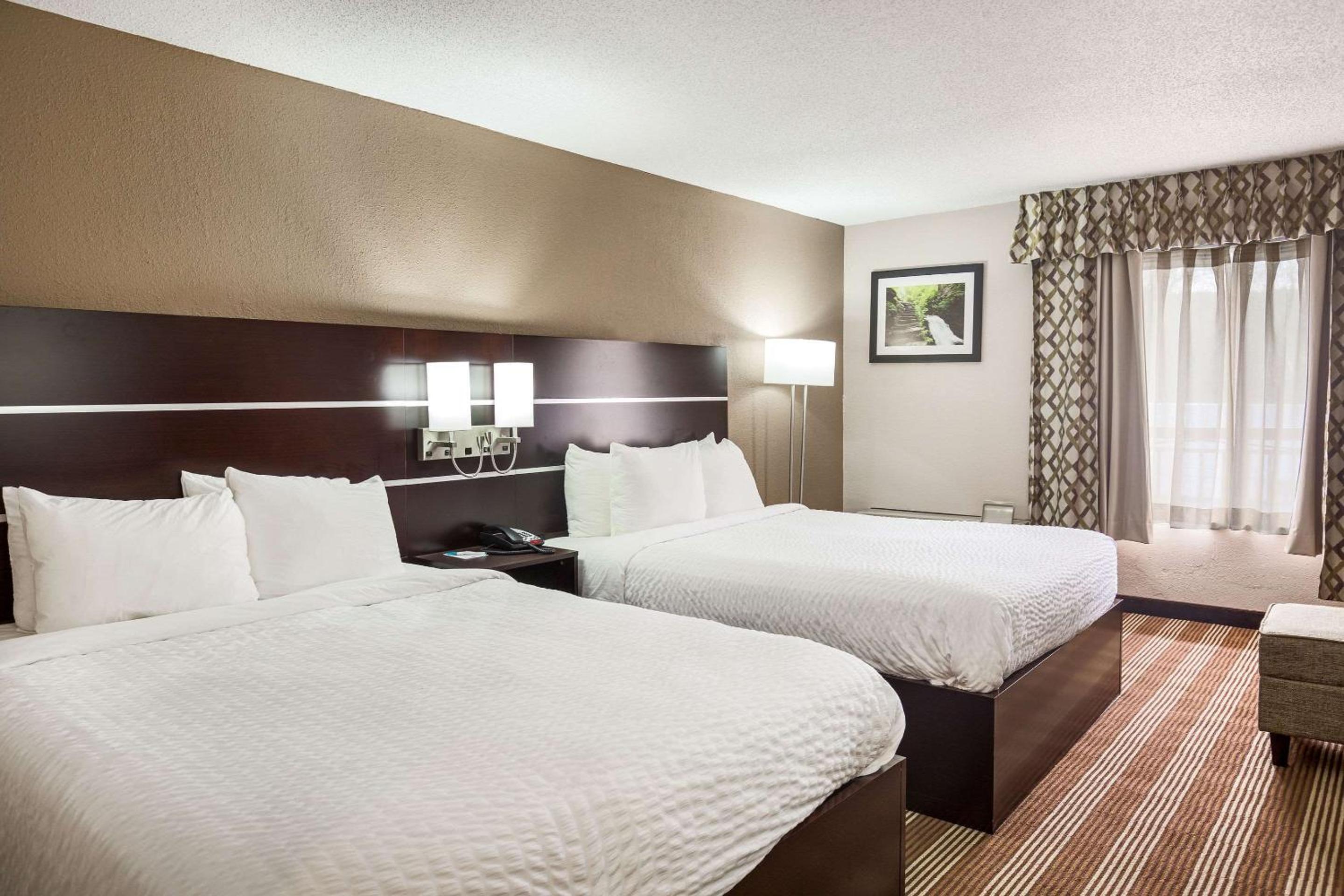 Deluxe Queen Room with Two Queen Beds - Non-Smoking With Balcony  - Photo 3