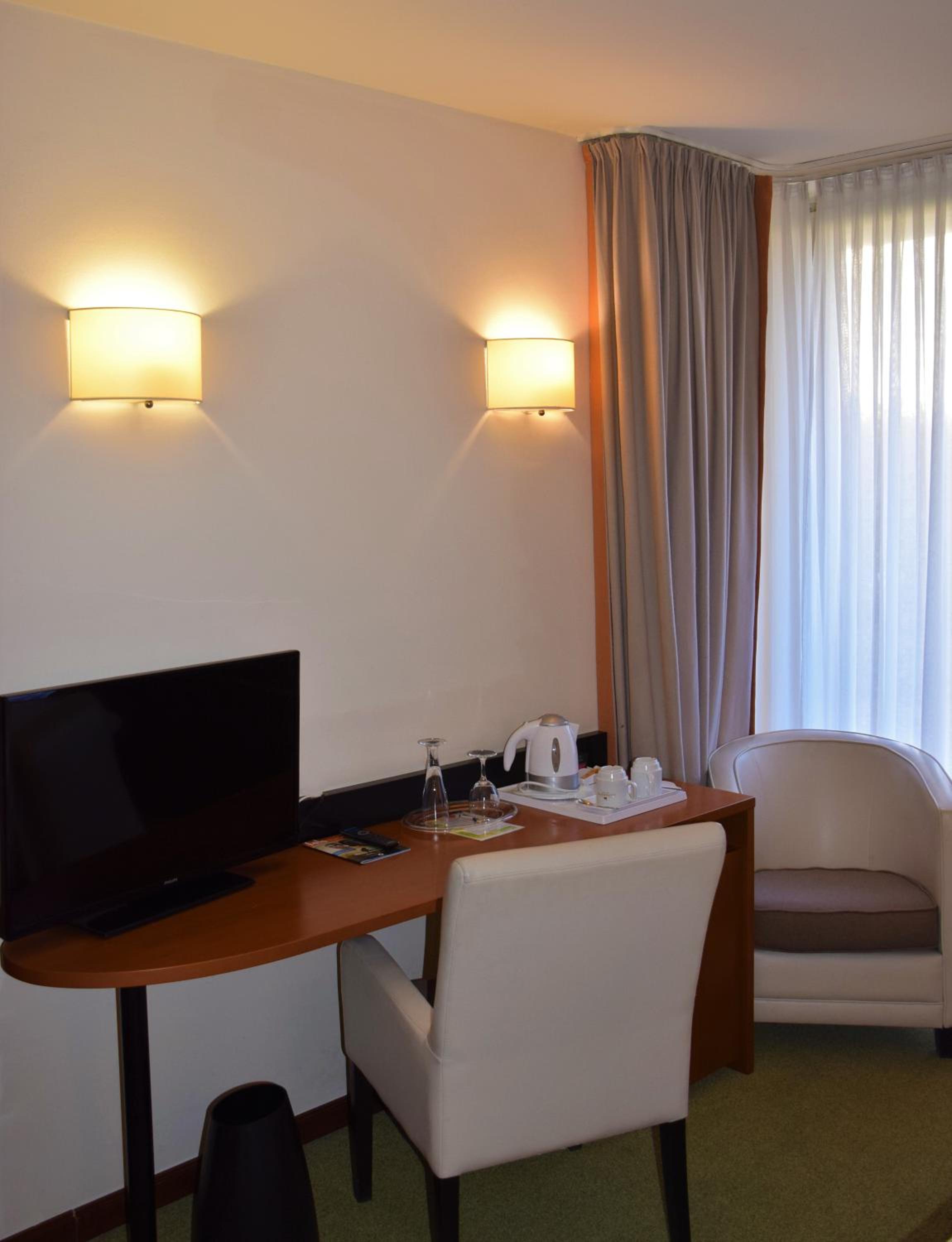 Standard Twin Room - Photo 2