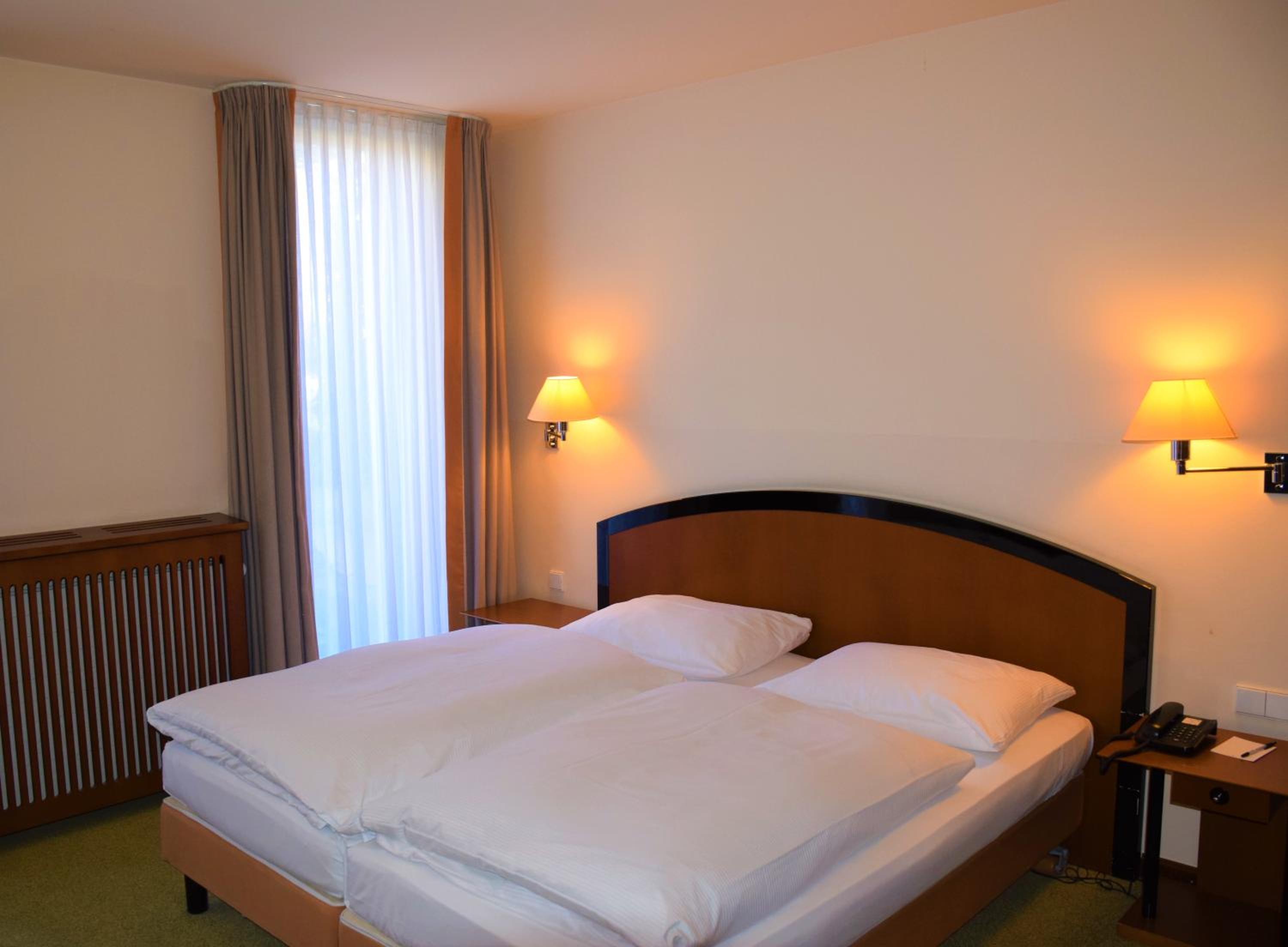 Standard Twin Room - Photo 4