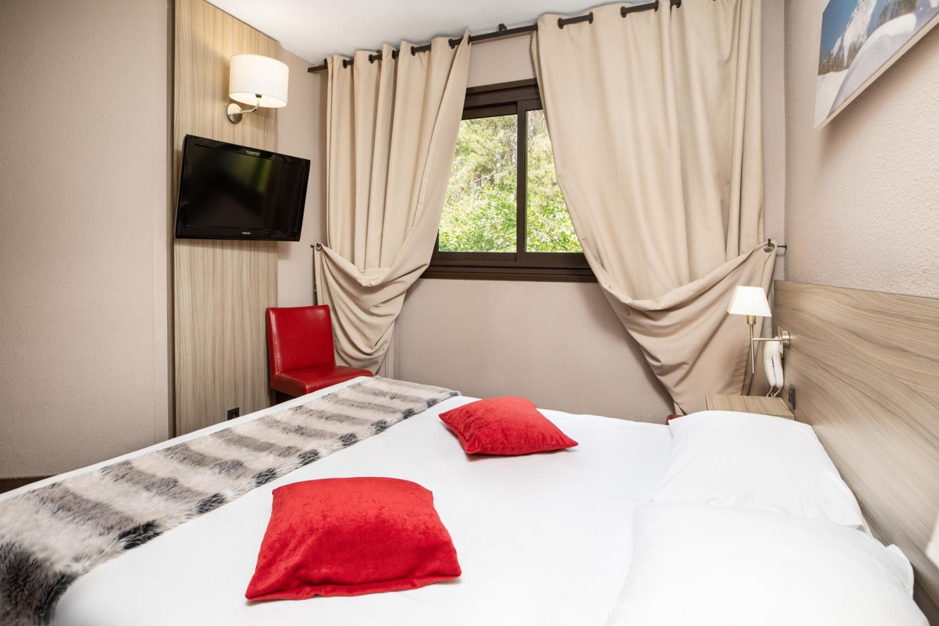 Double Room - Photo 13