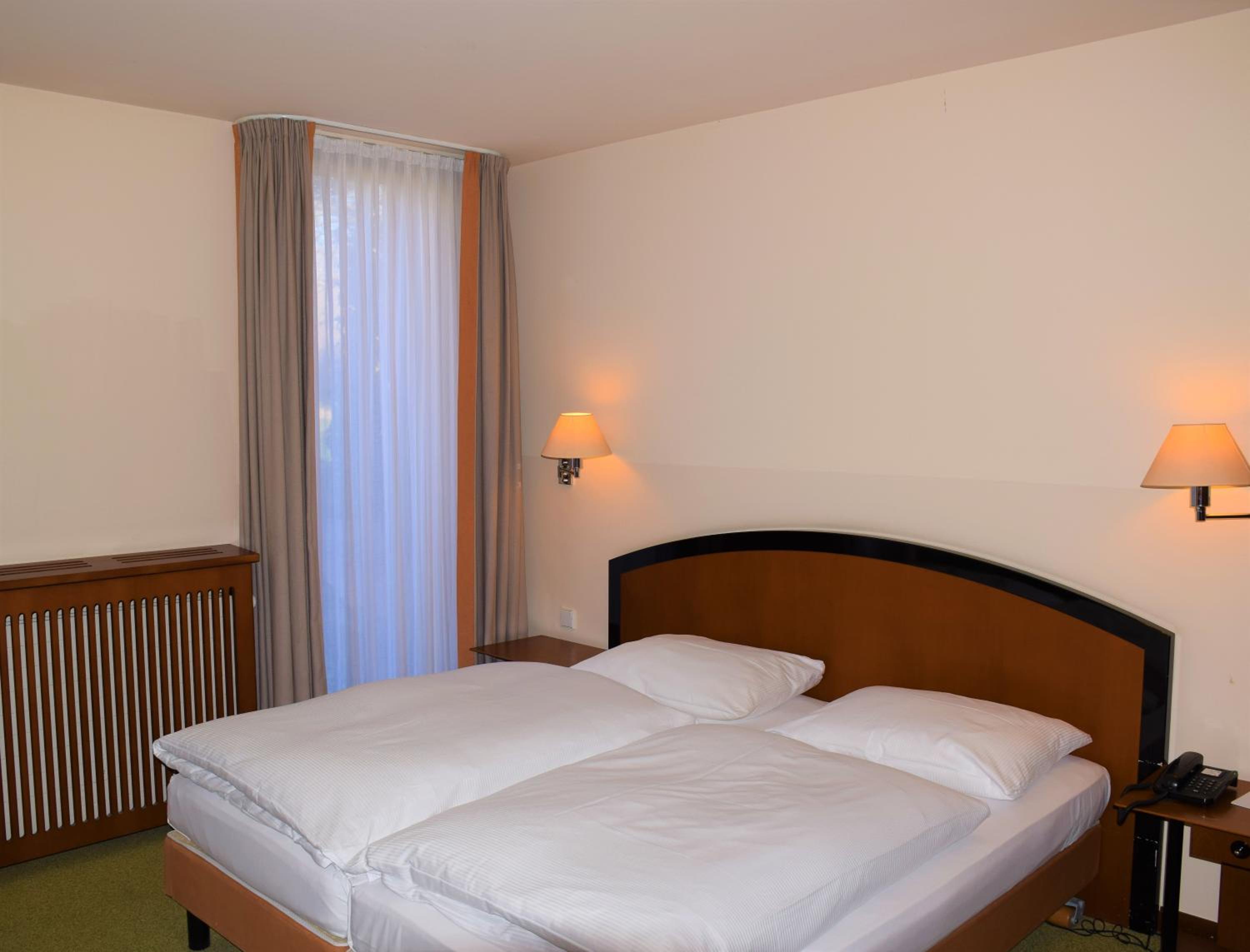 Standard Twin Room - Photo 1
