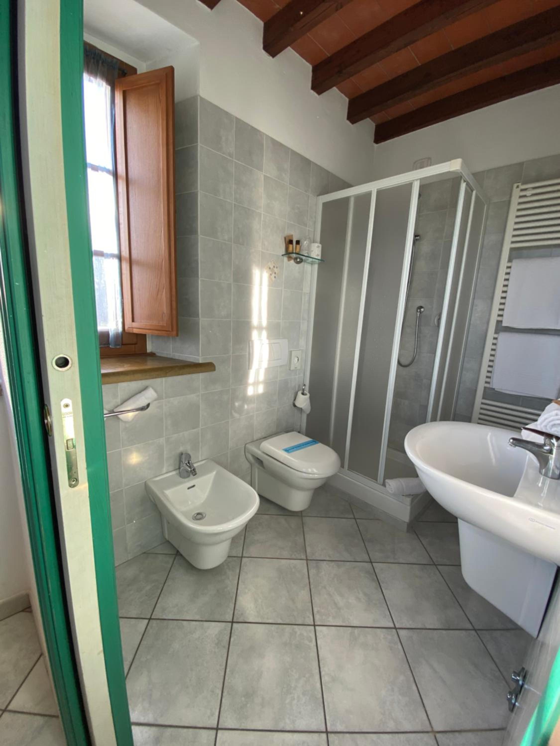 Double Room with Extra Bed - Photo 9