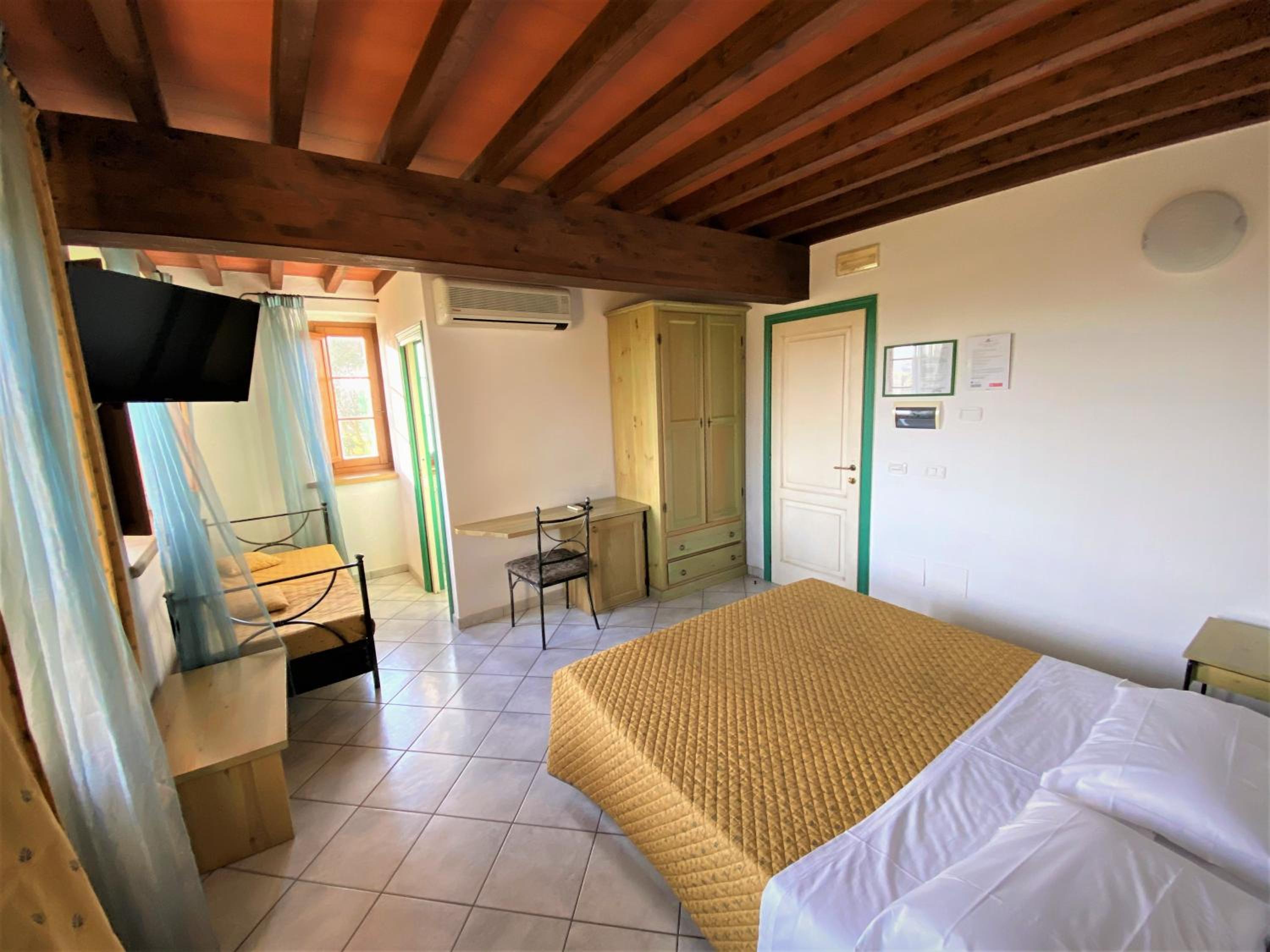 Junior Suite with Balcony - Photo 1