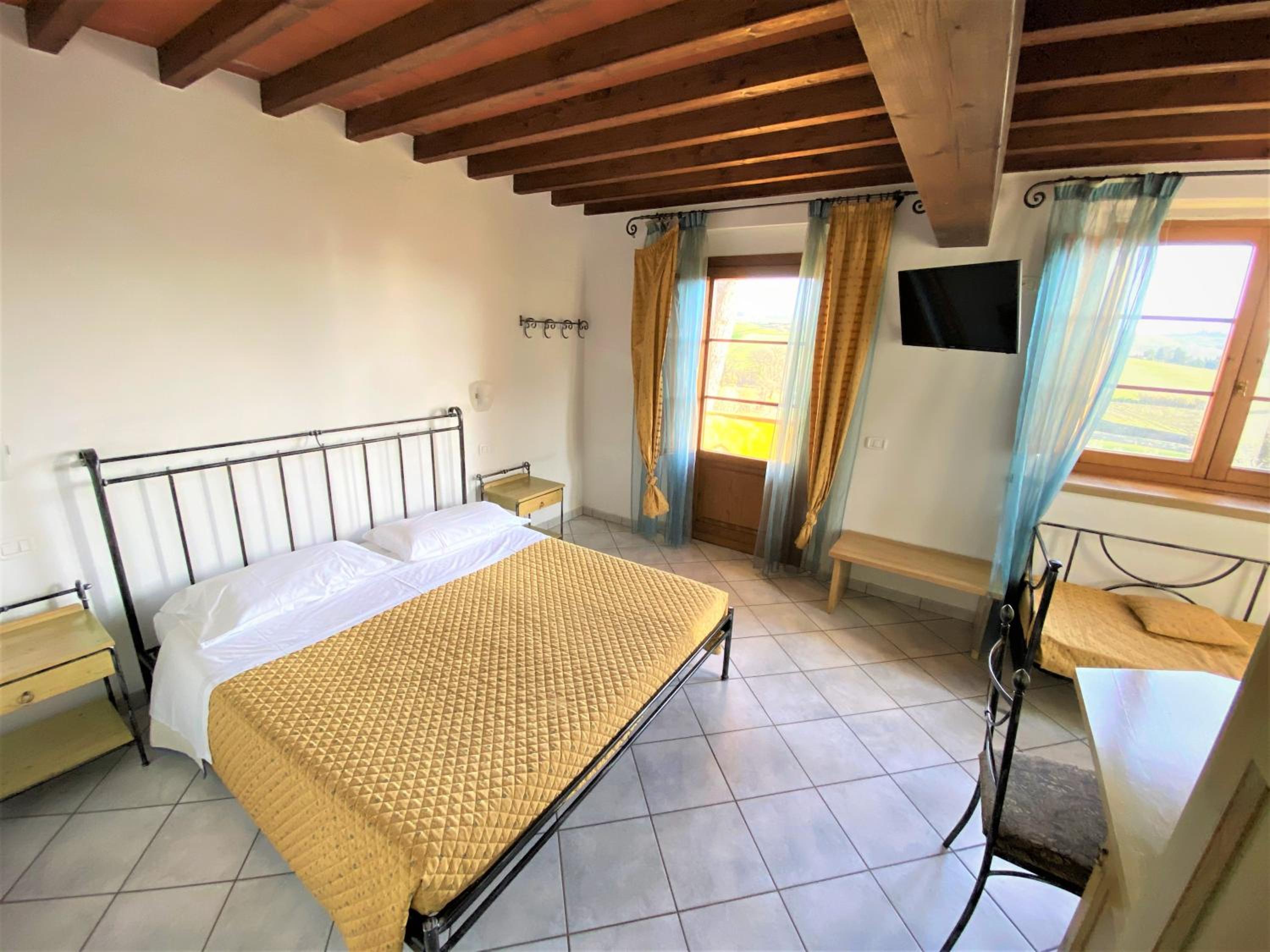 Junior Suite with Balcony - Photo 2