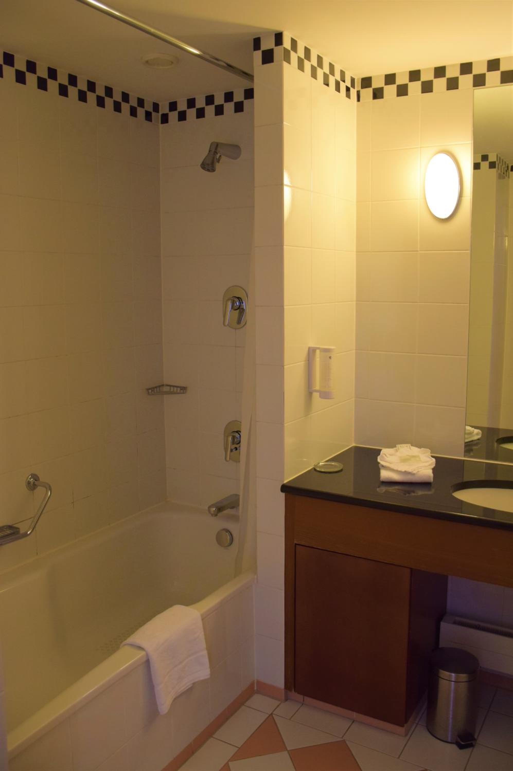 Apartment - partly with Balcony - Photo 6
