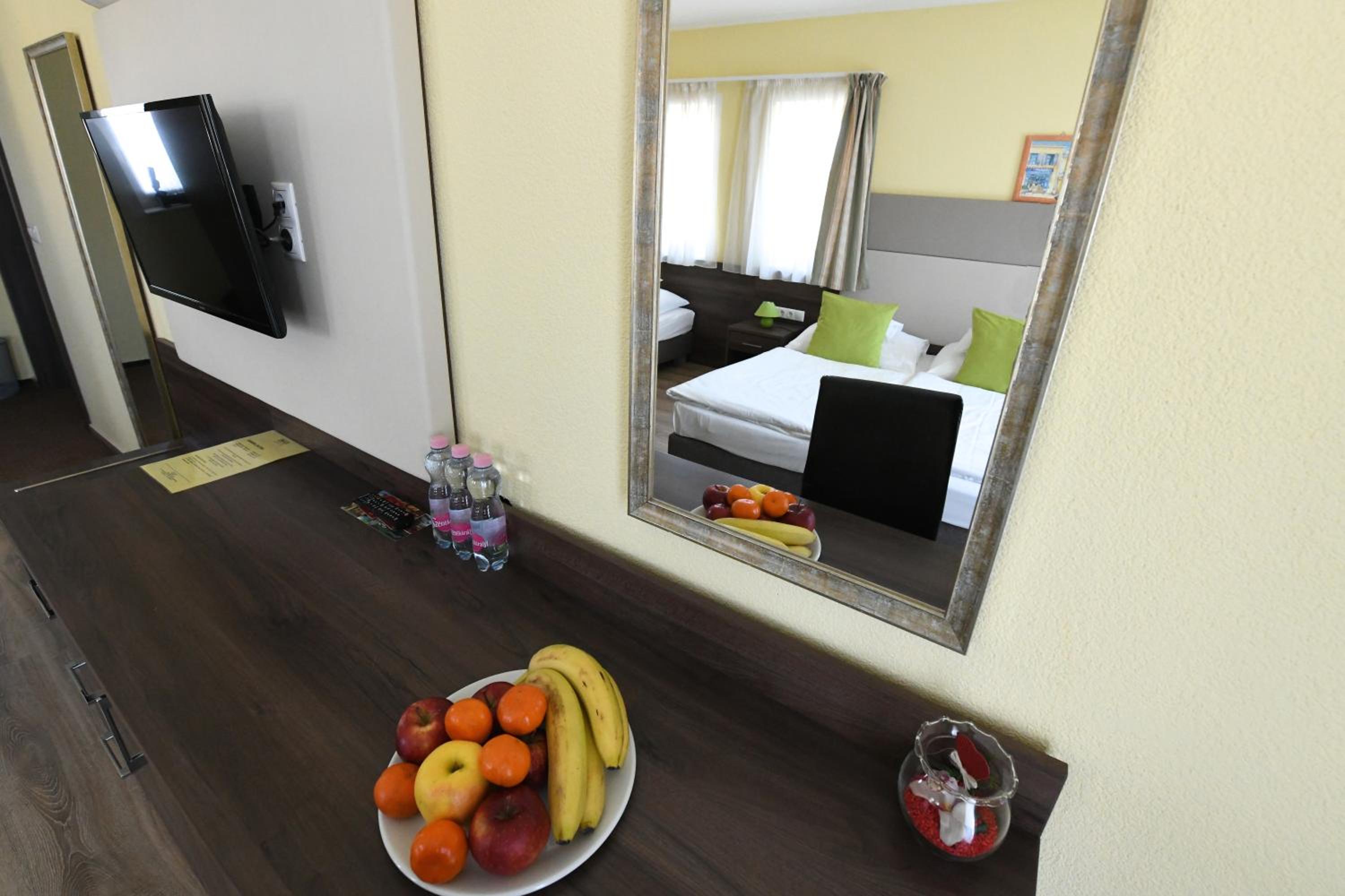 Triple Room with Bathroom - Photo 7