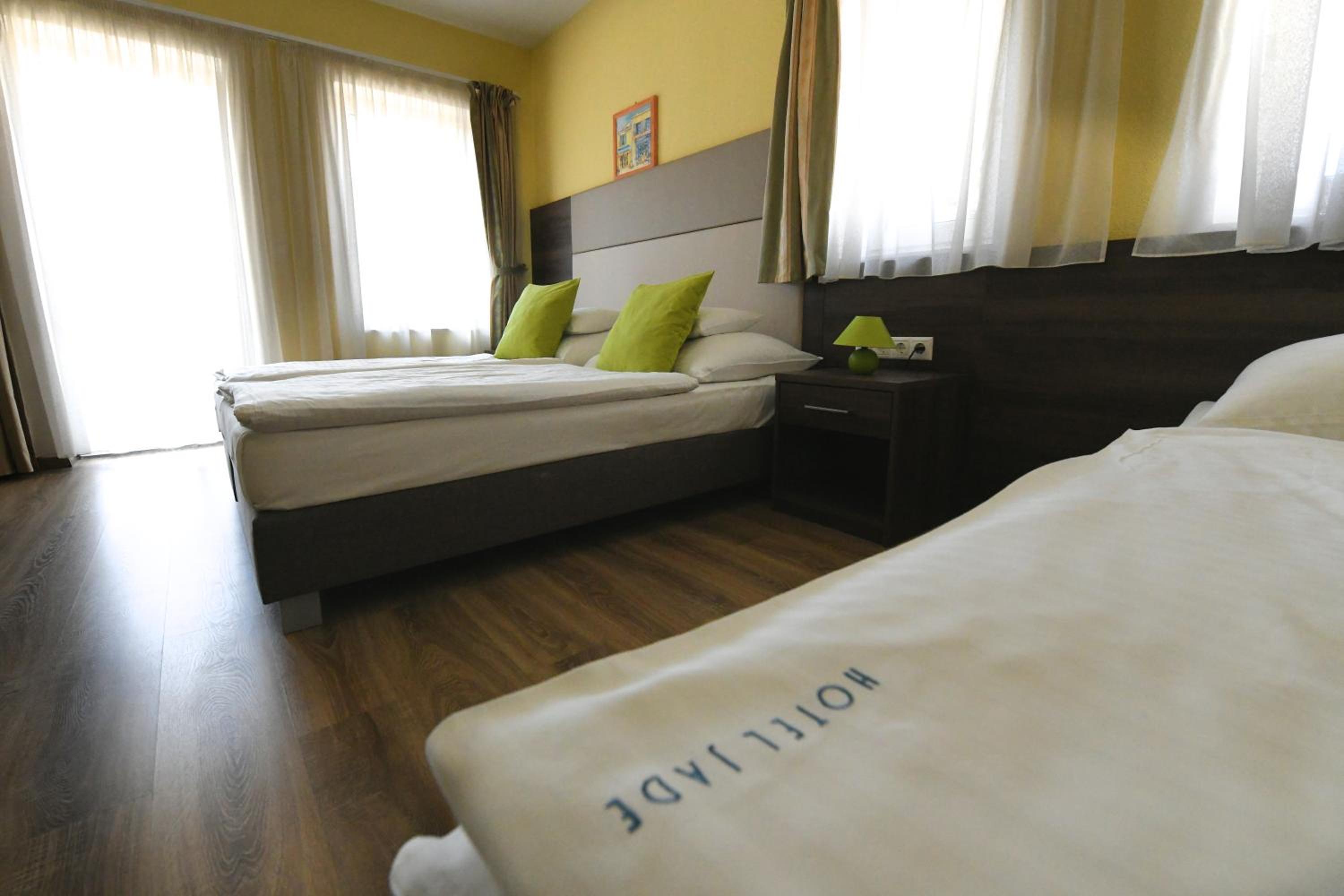 Triple Room with Bathroom - Photo 10
