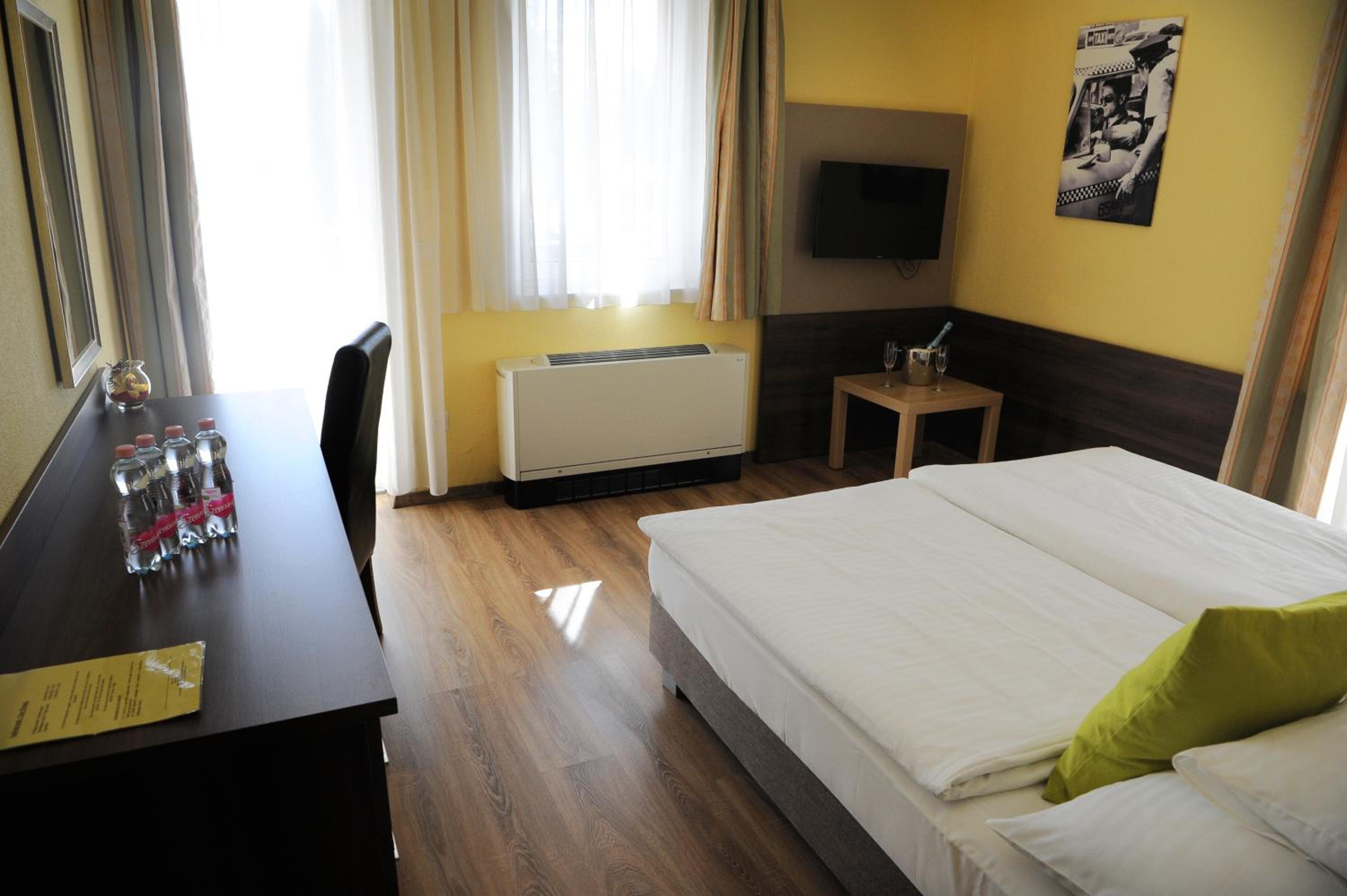 Two-Bedroom Apartment - Photo 9