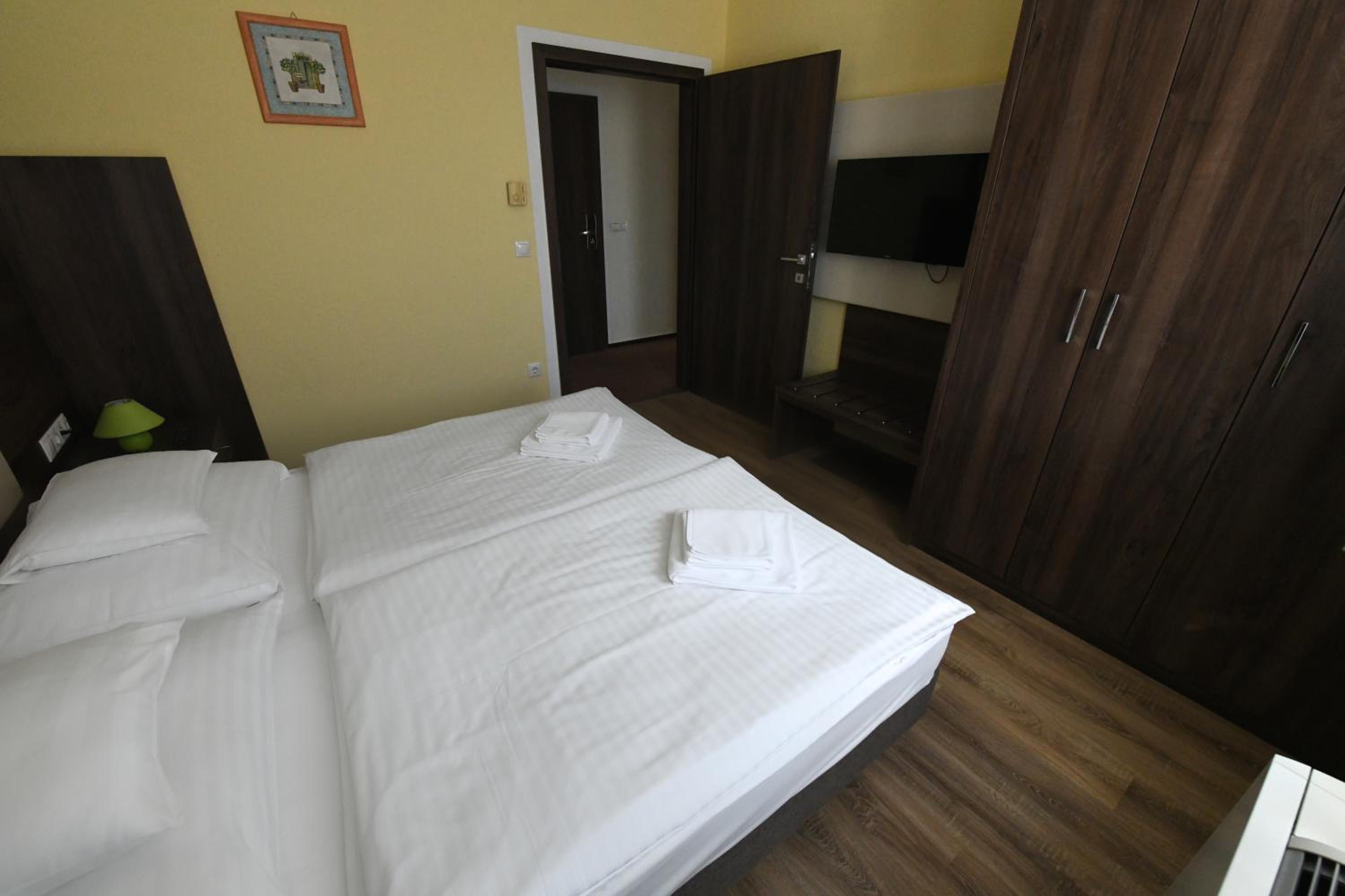 Two-Bedroom Apartment - Photo 7