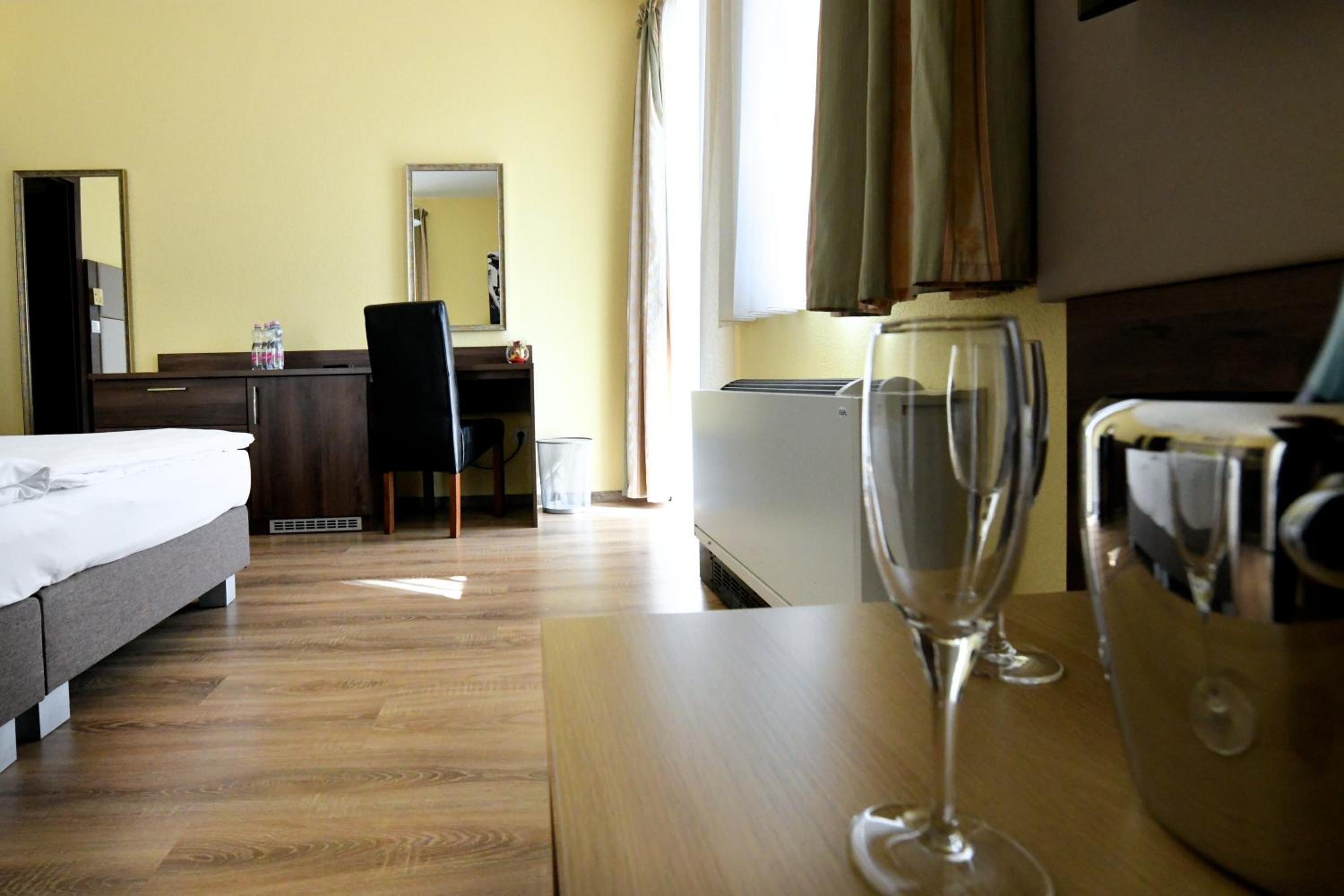 Two-Bedroom Apartment - Photo 6