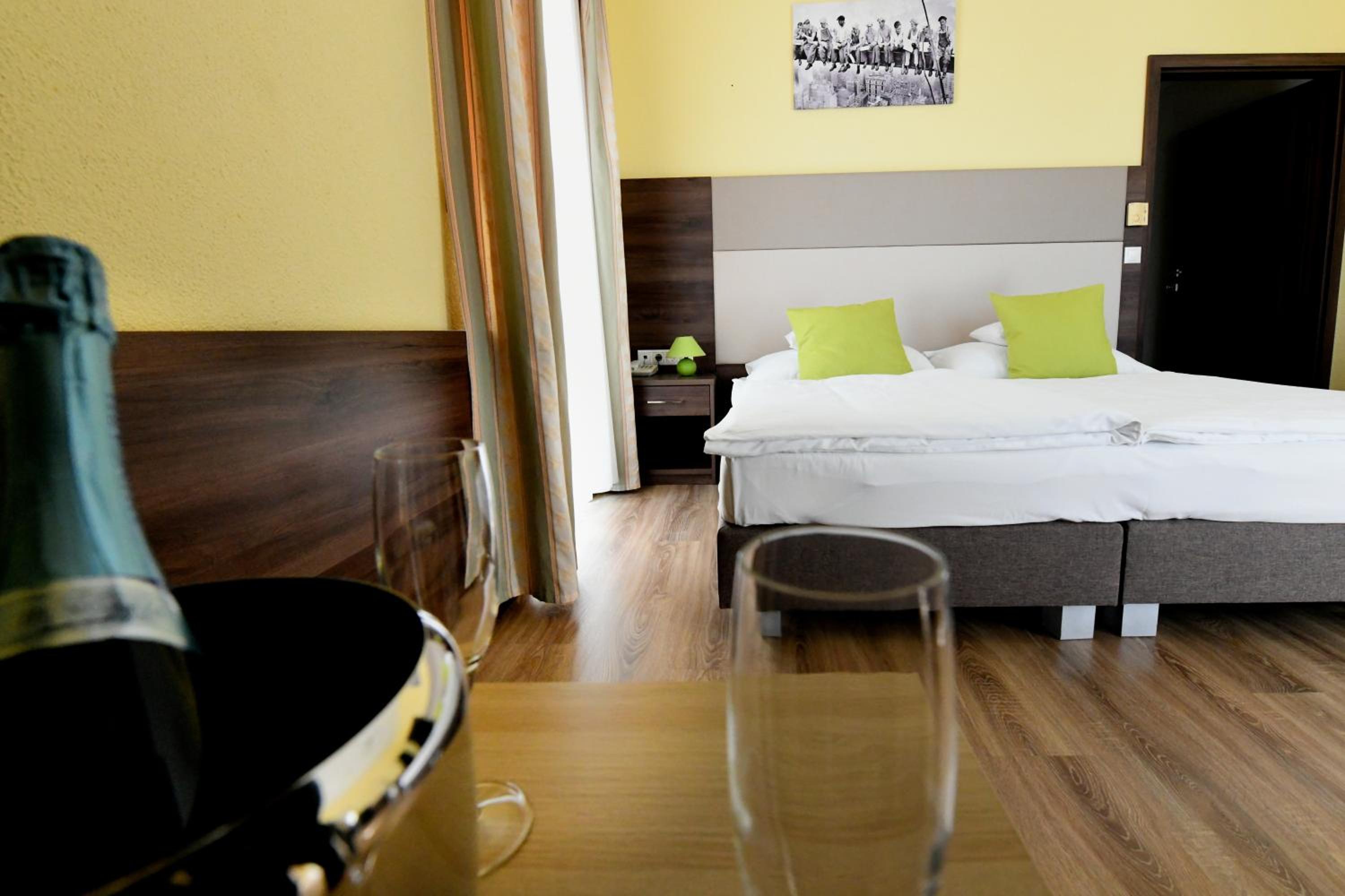 Two-Bedroom Apartment - Photo 2