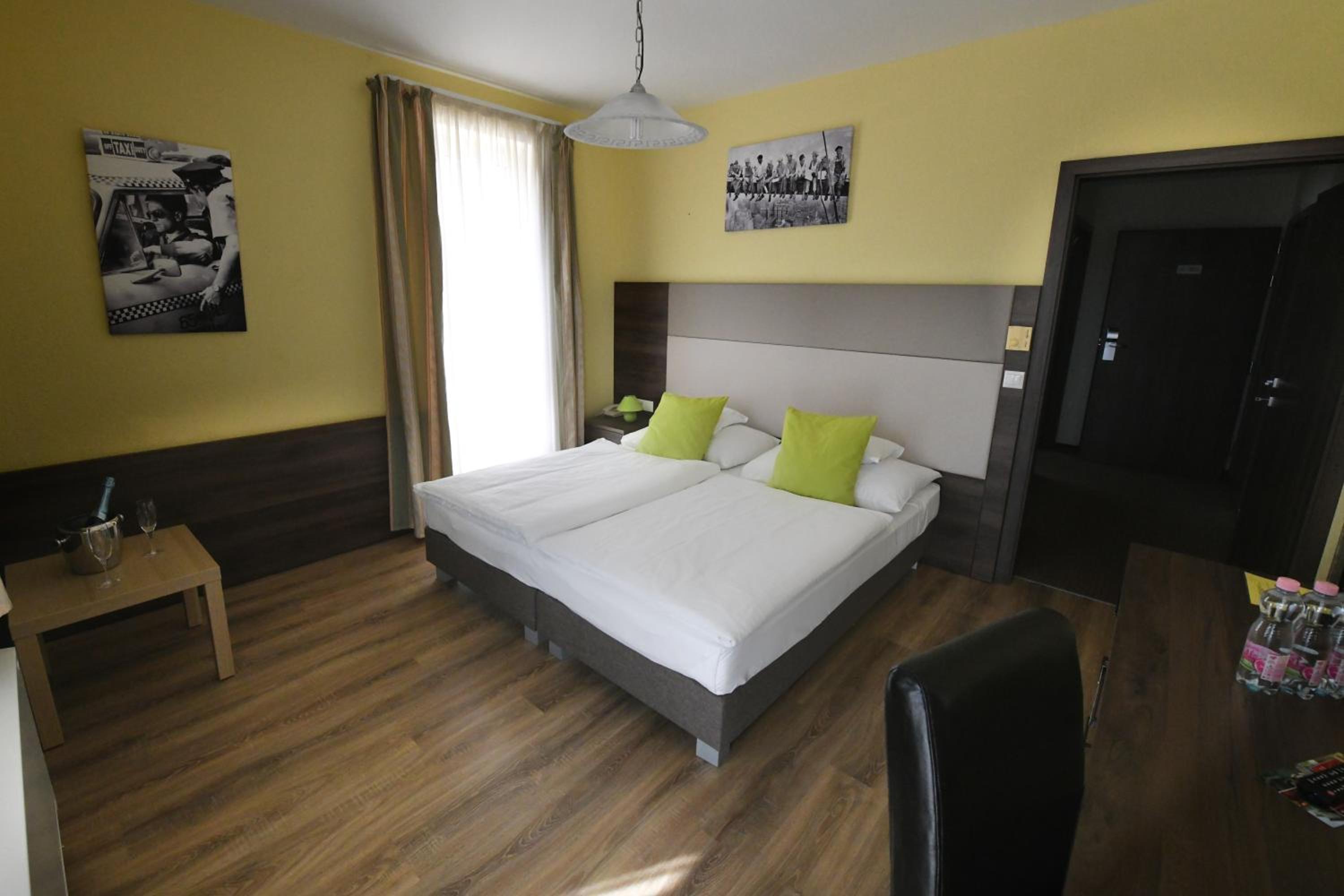 Two-Bedroom Apartment - Photo 5
