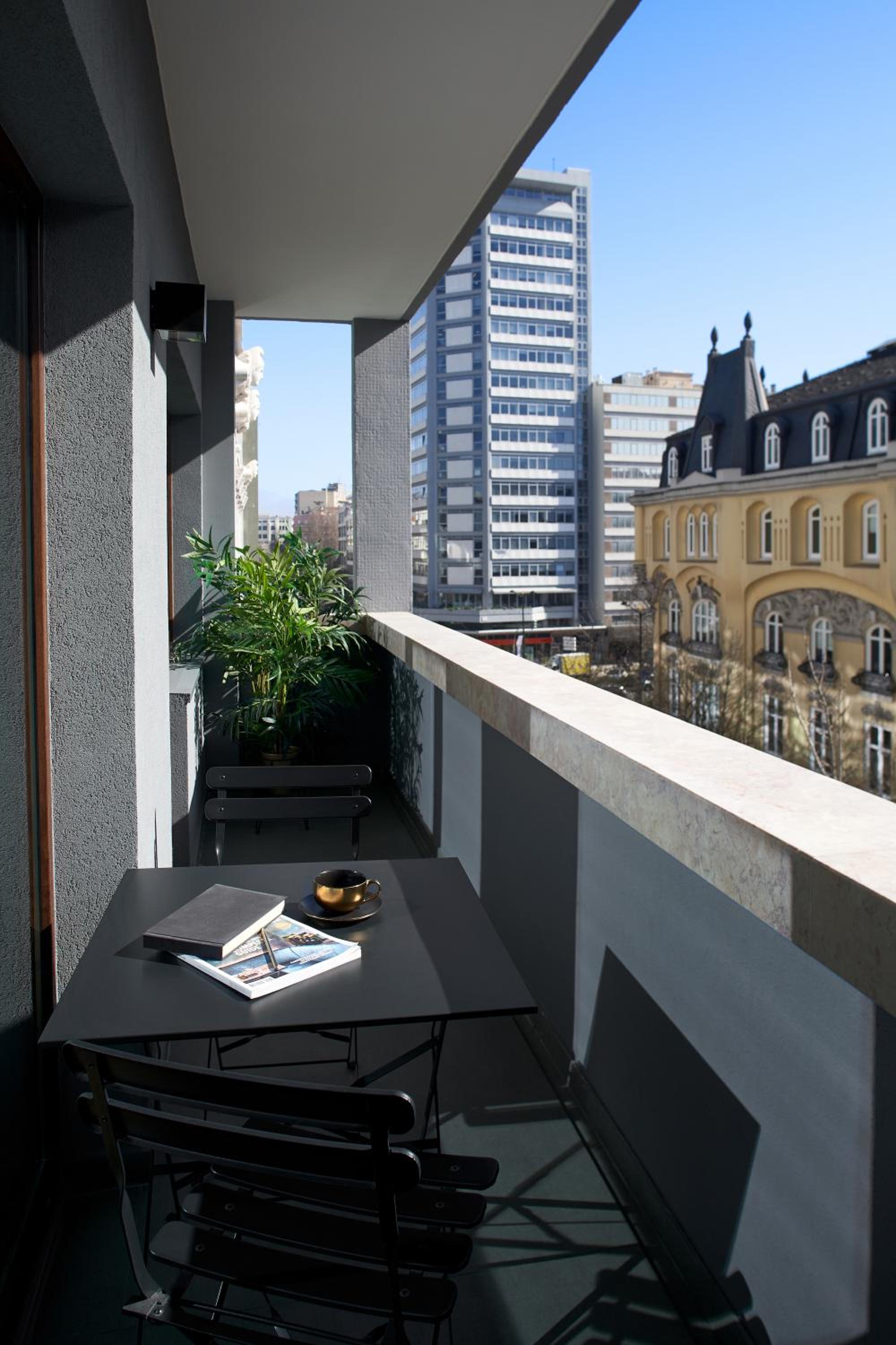Studio with City View - Photo 8