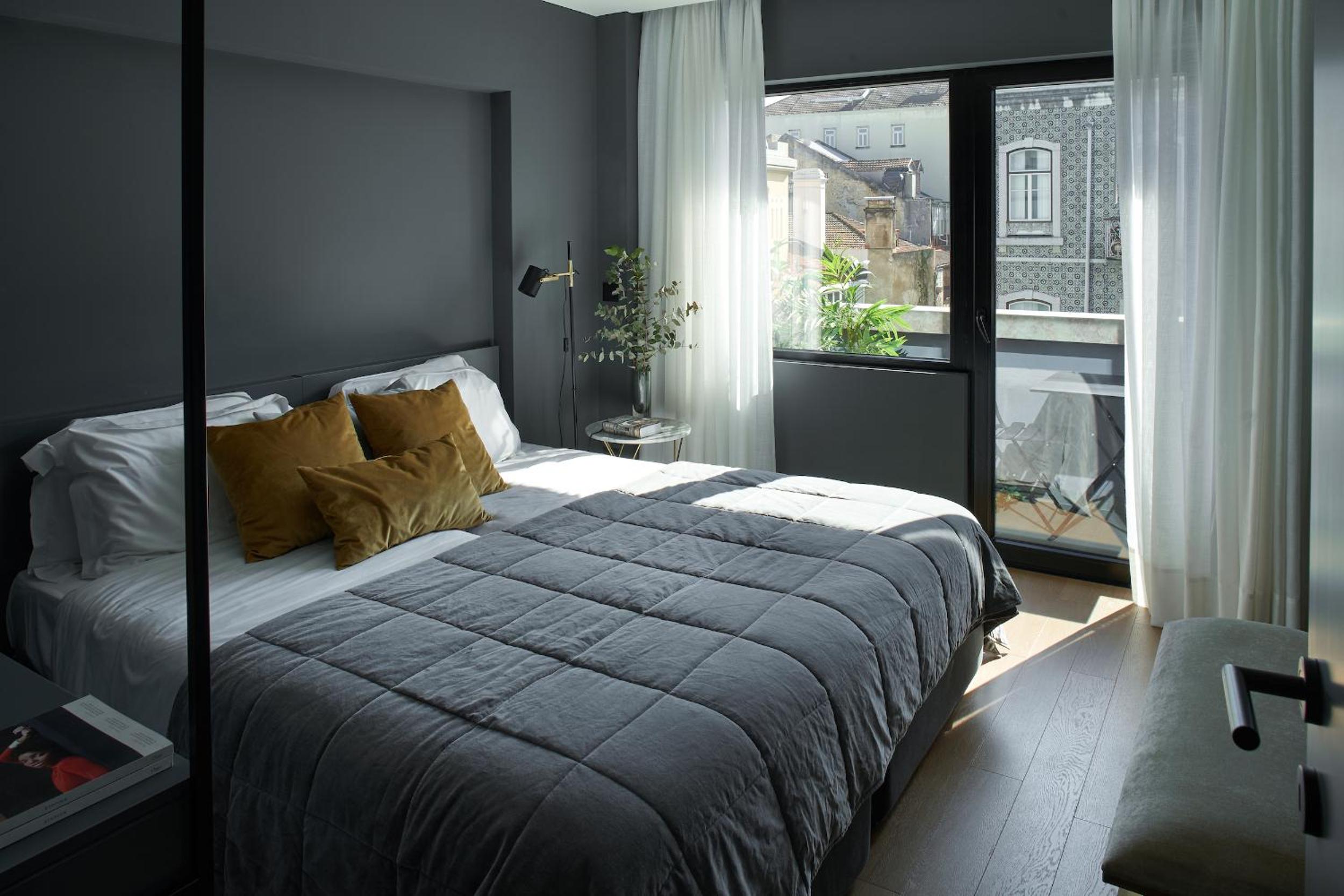 One-Bedroom Apartment with Balcony and City View photo 1