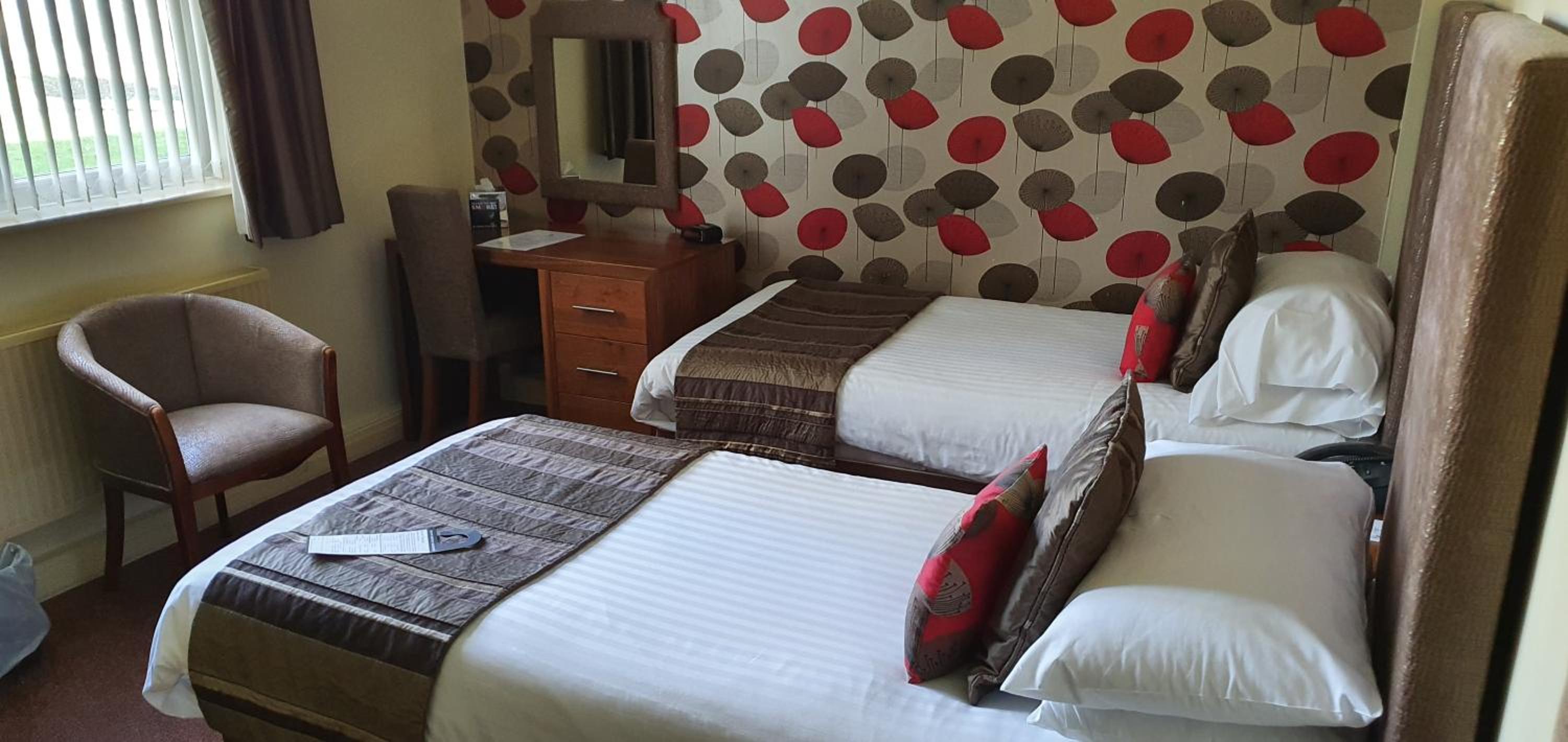Standard Twin Room - Photo 2