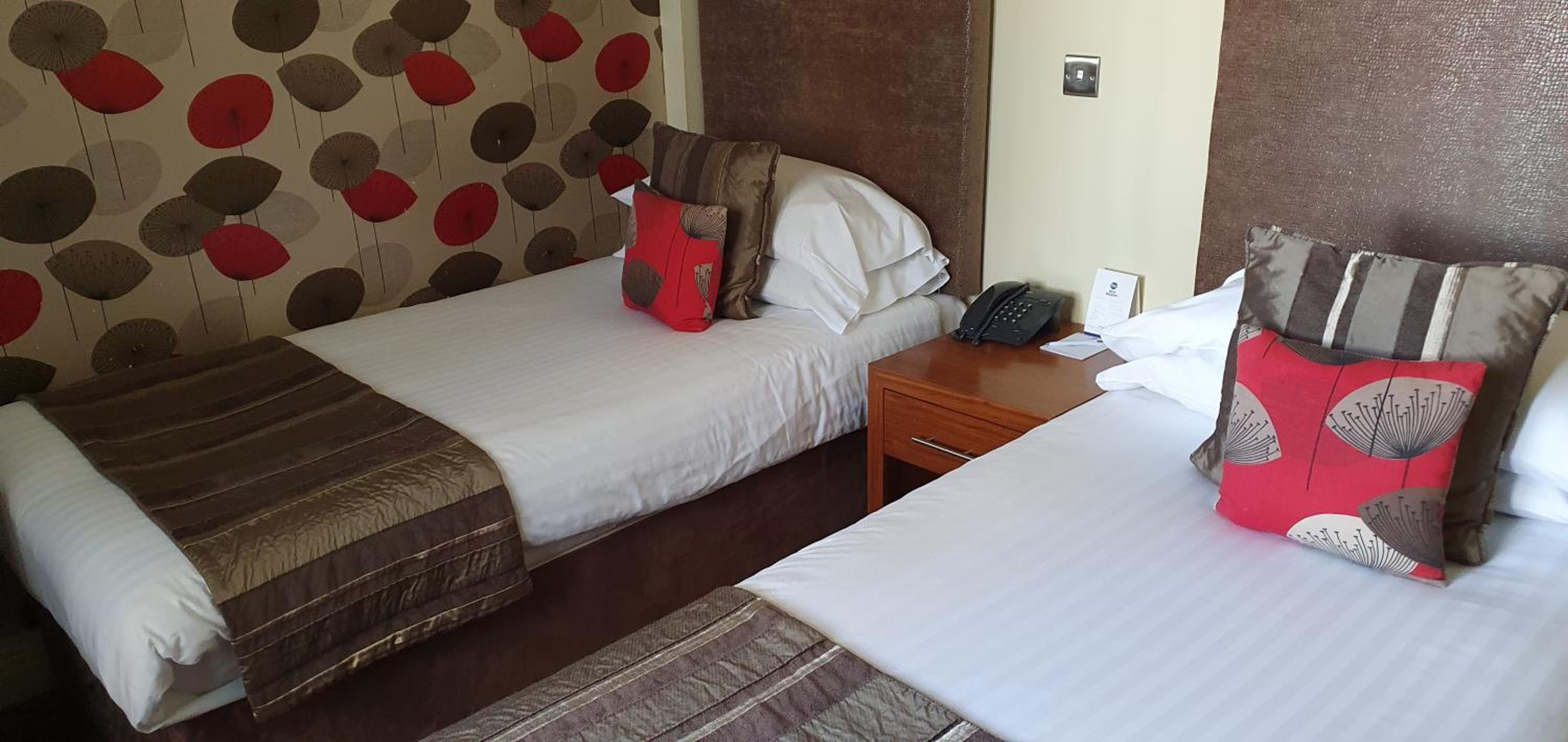 Standard Twin Room - Photo 3