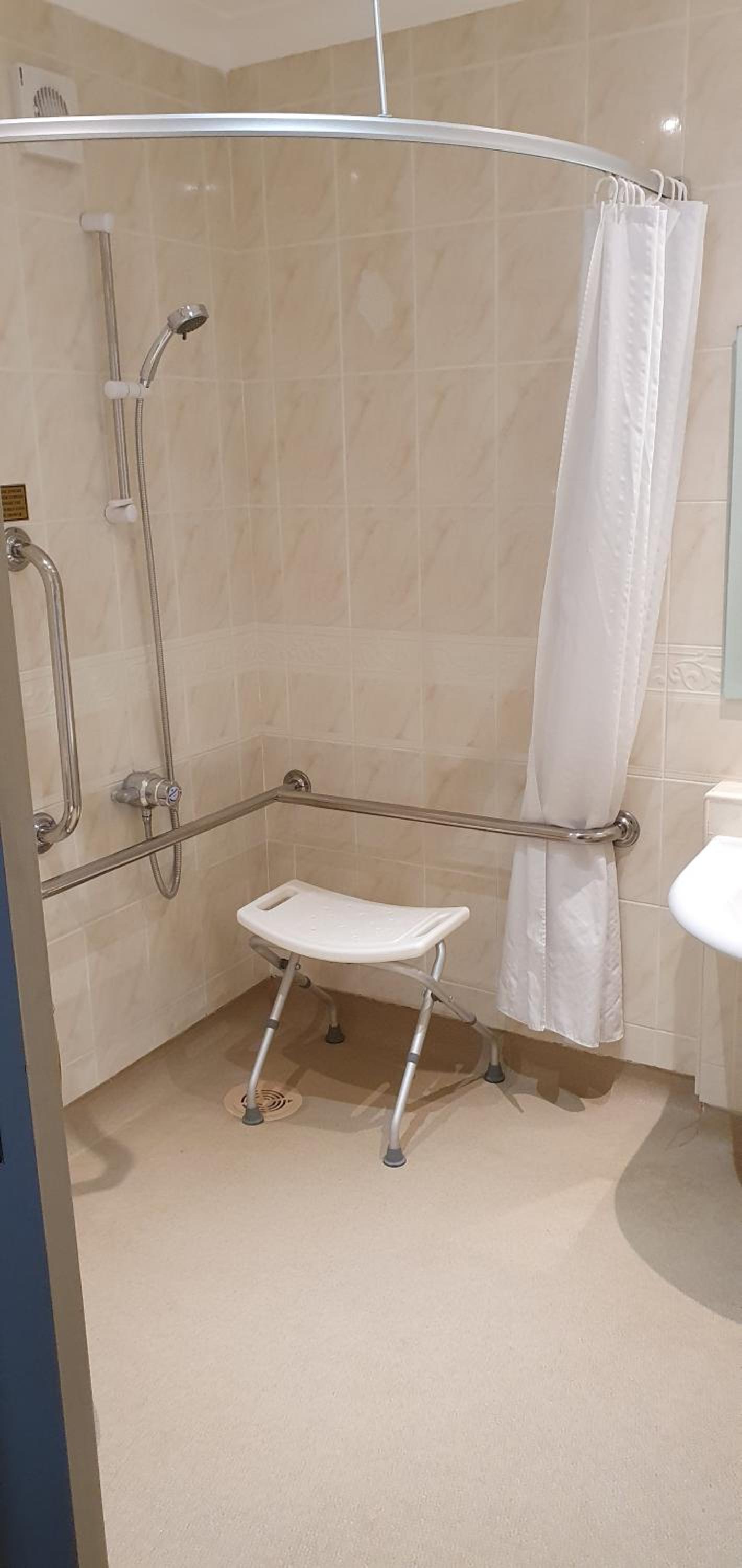 Twin Room - Non-Smoking - Photo 3