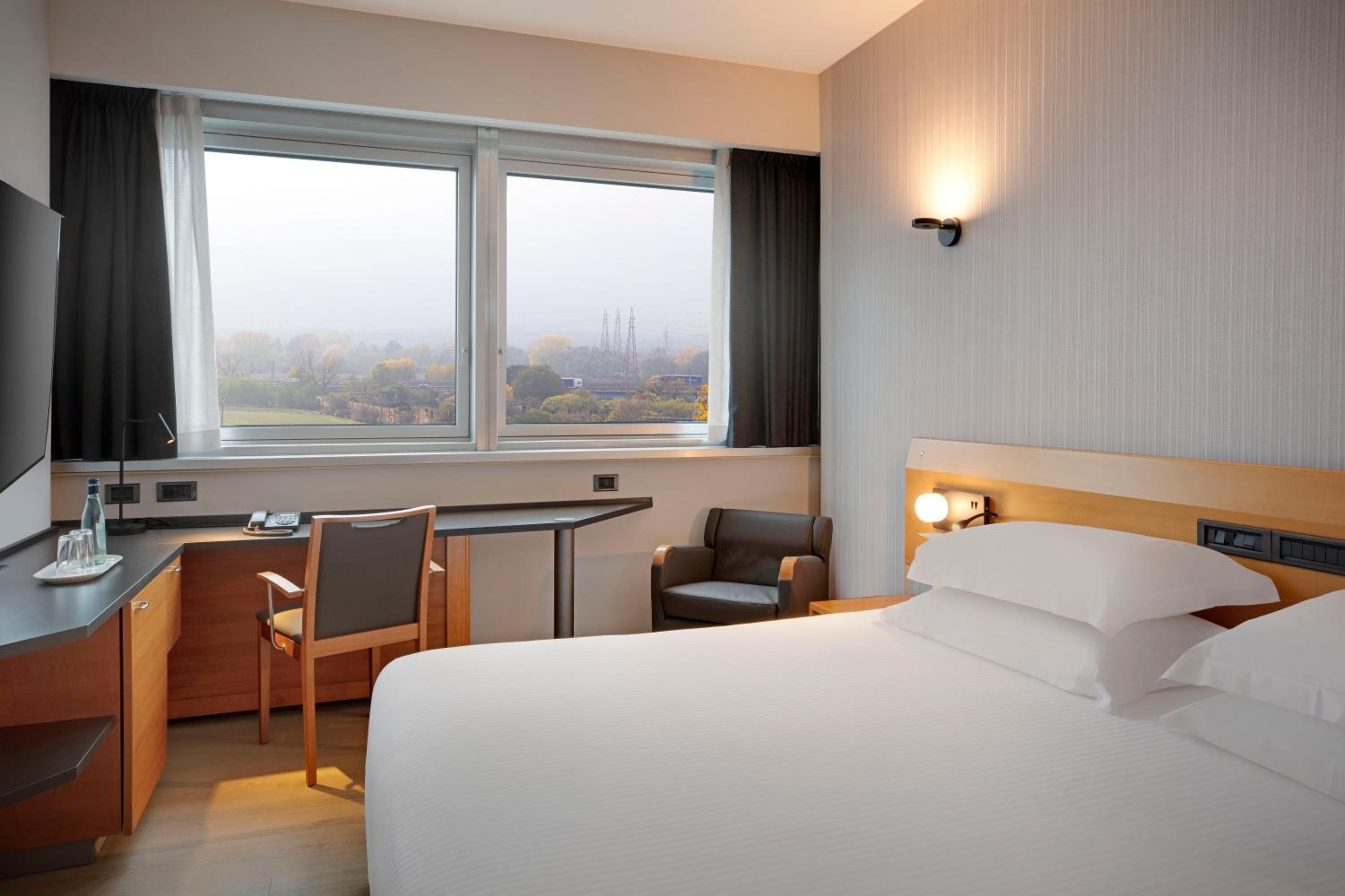 Standard King Room - Photo 2