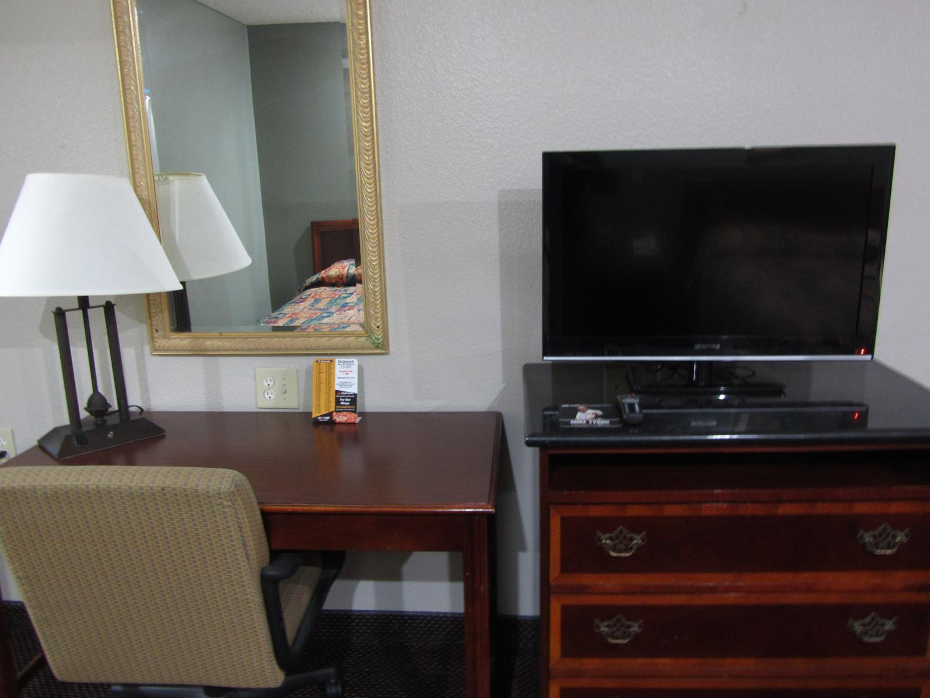 Hallmark Inn and Suites, Photo 2