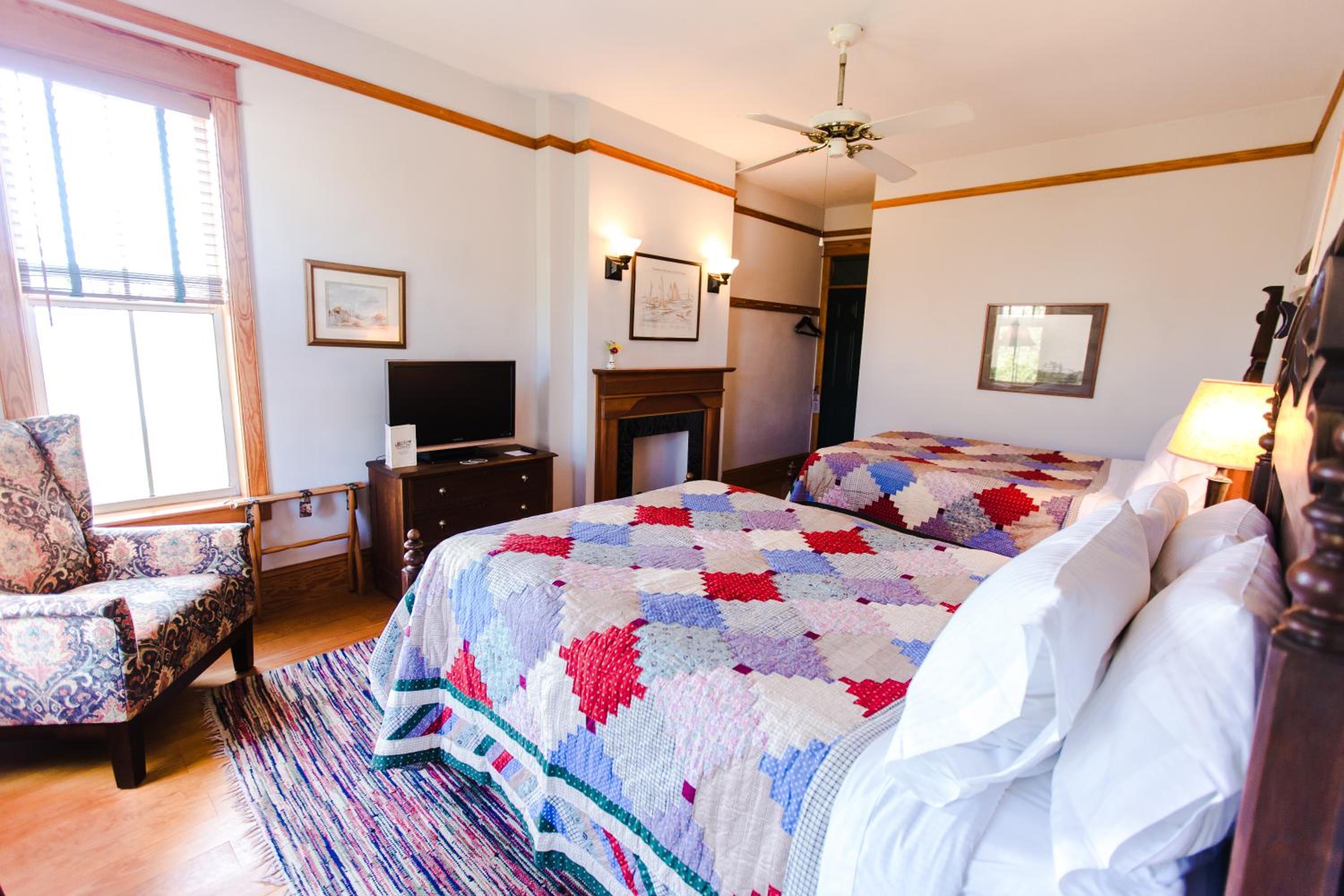 Deluxe Double Room with Side Sea View photo 2