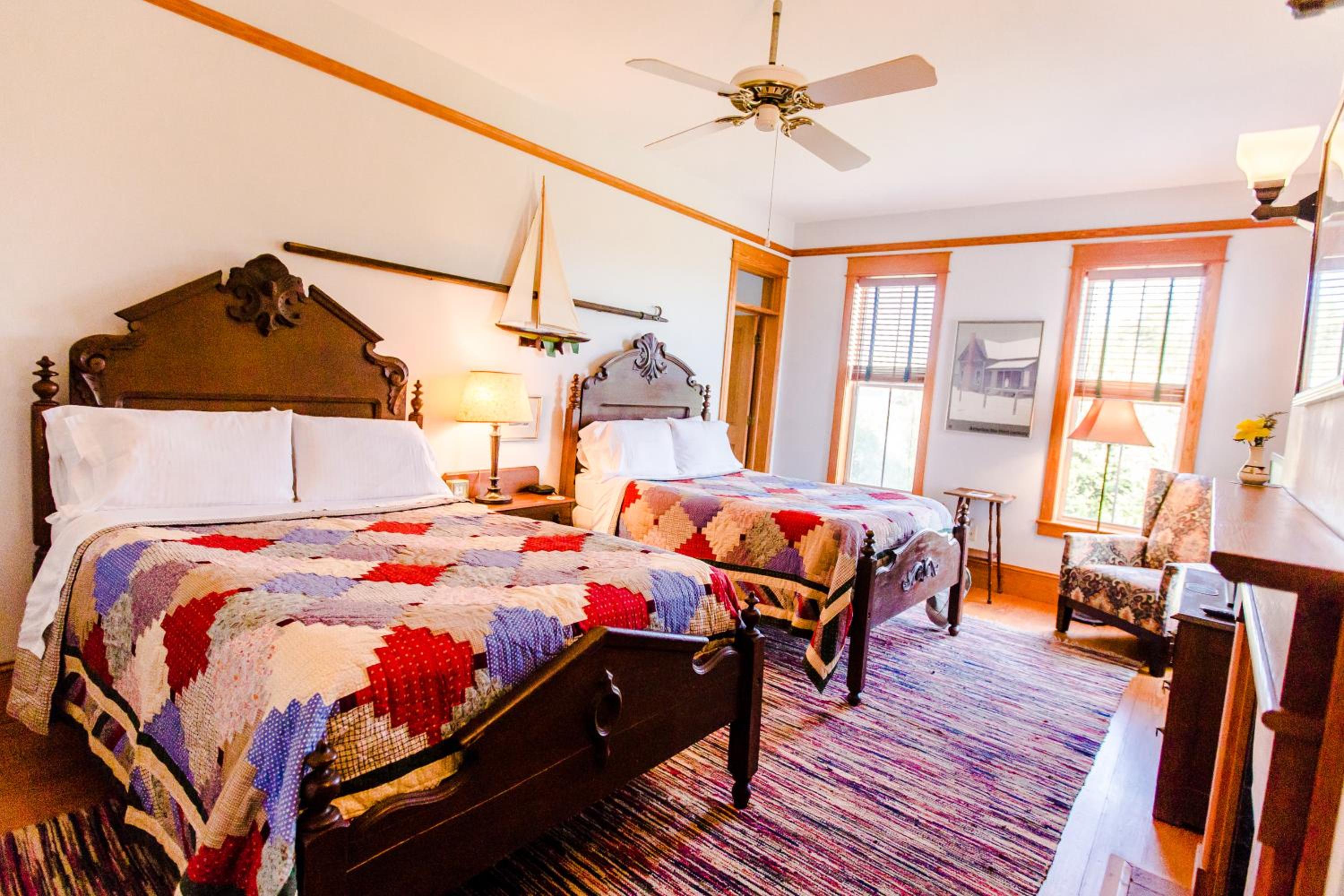 Deluxe Double Room with Side Sea View