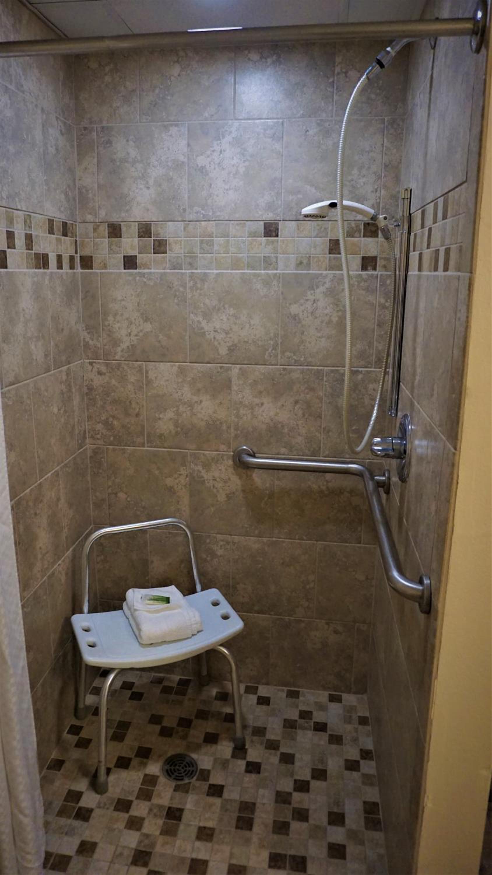 Queen Room - Mobility Access/Non-Smoking