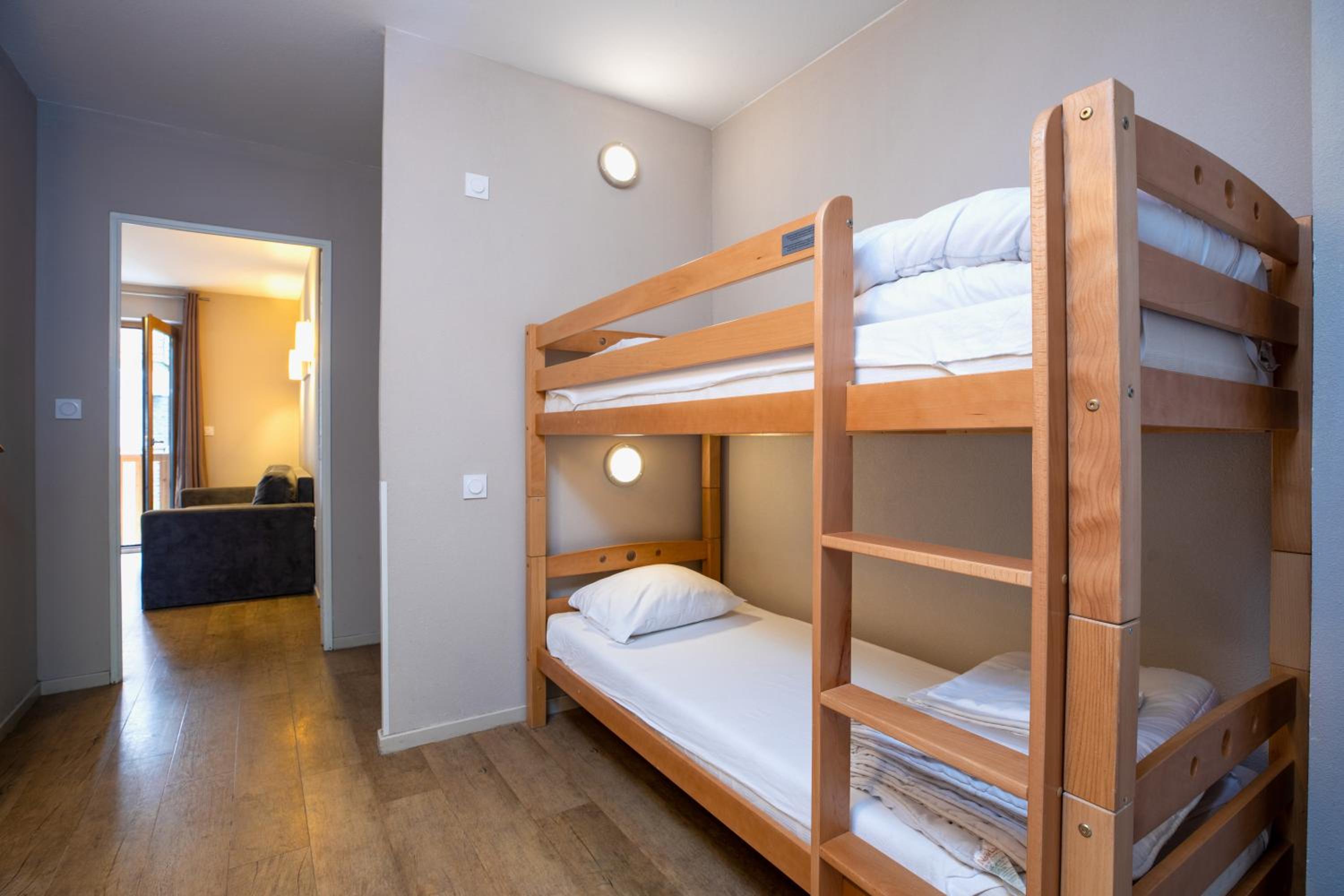 One-Bedroom Apartment (6 Adults) - Photo 14