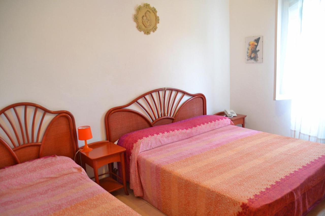 Standard Triple Room - Photo 3