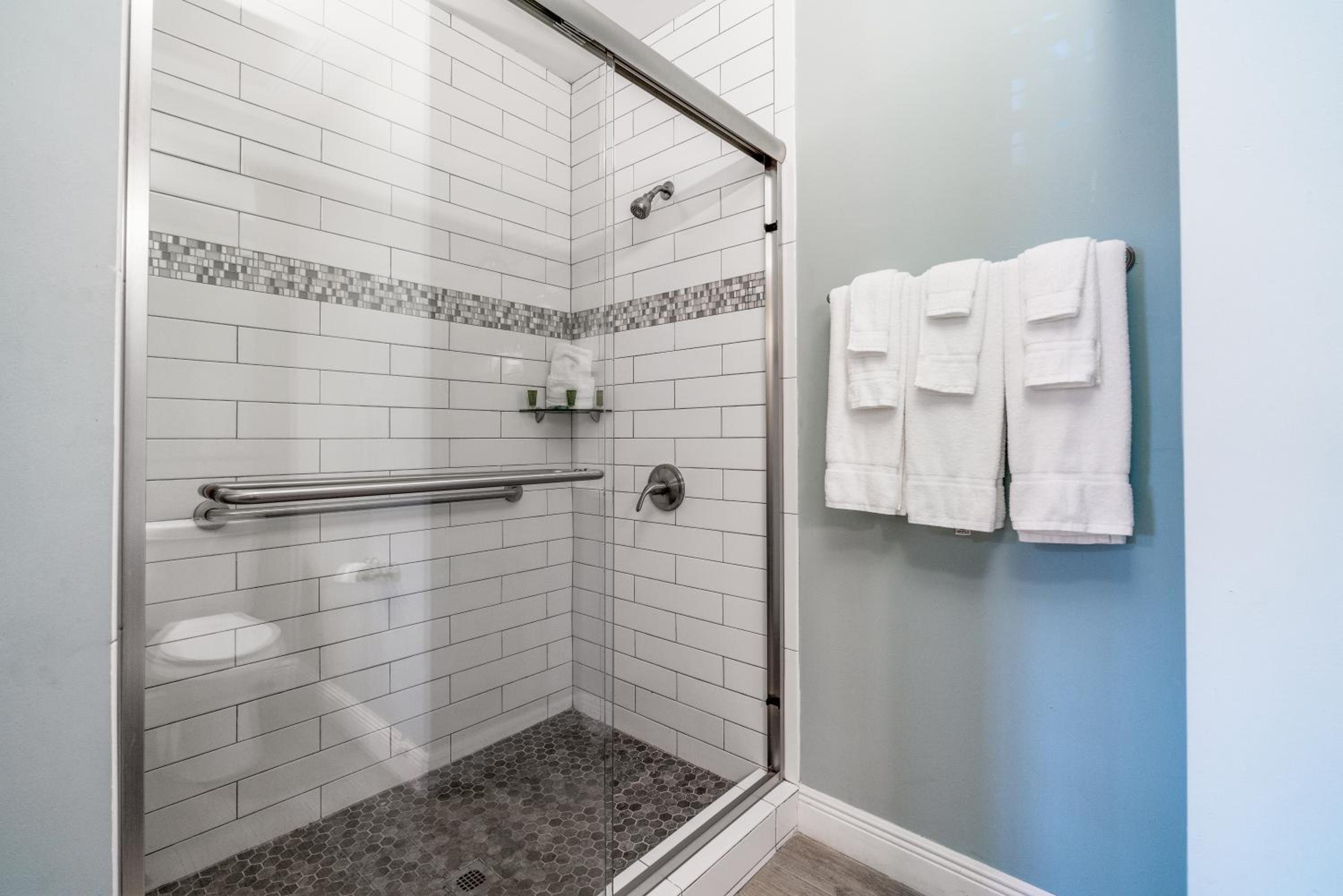 King Suite - Photo 19