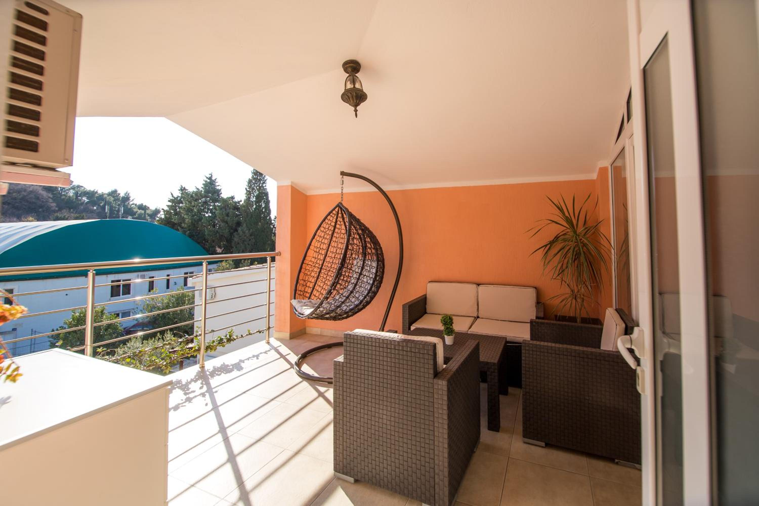 Two-Bedroom Apartment with Balcony photo 2