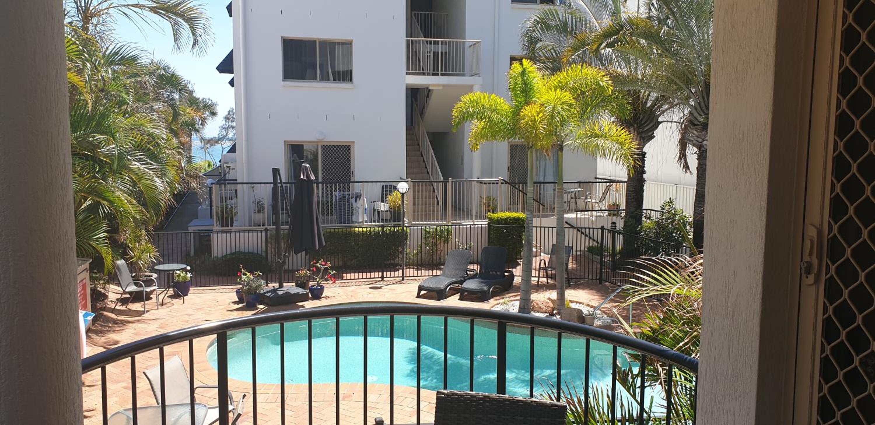 One-Bedroom Pool View Apartment photo 3
