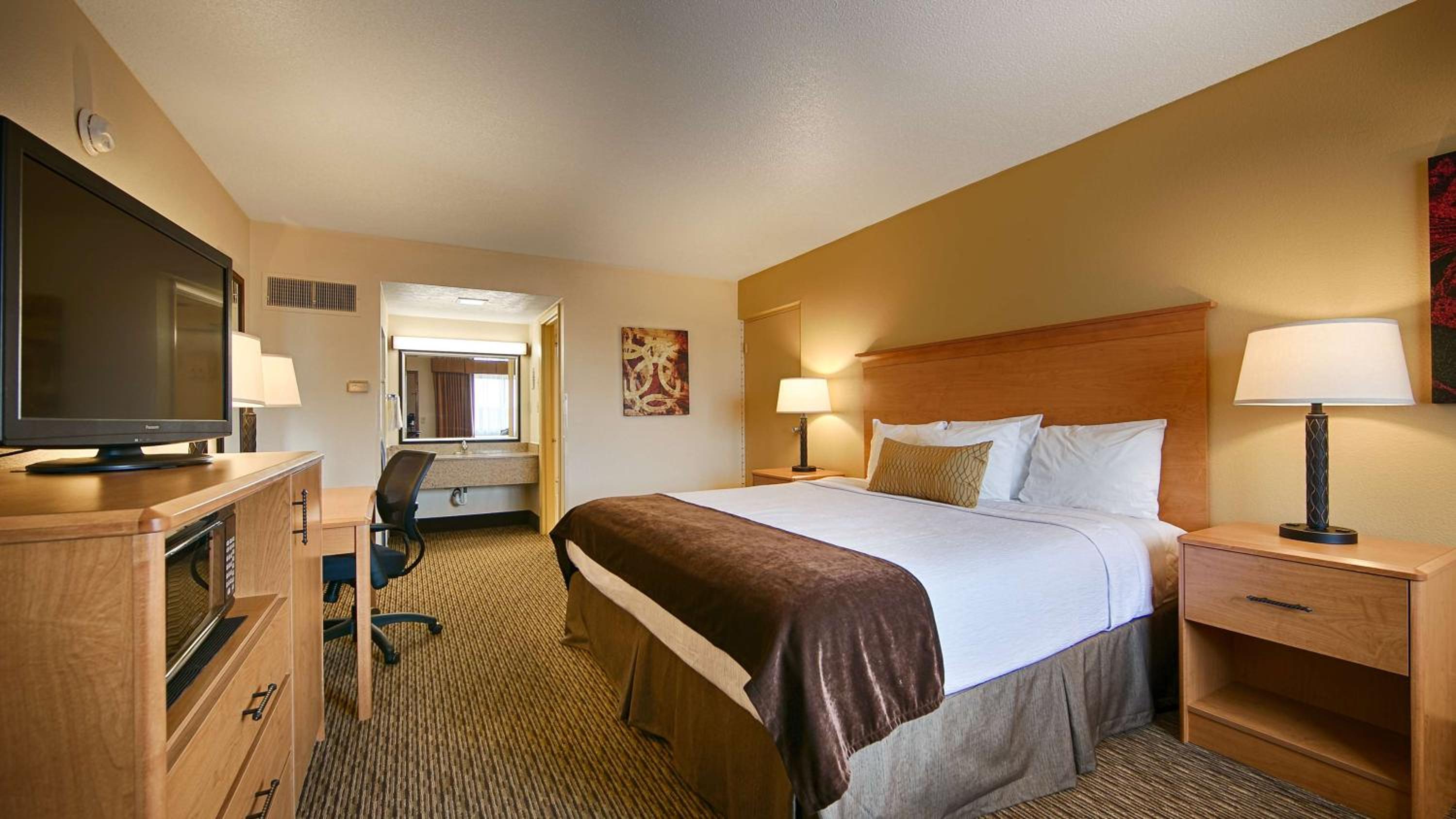 King Room - Non-Smoking - Photo 4