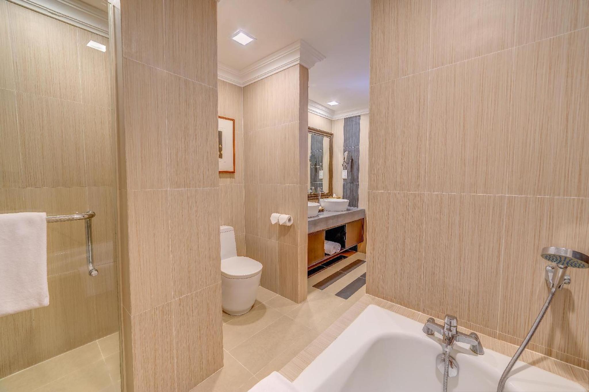 Ocean Front Suite - Photo 1